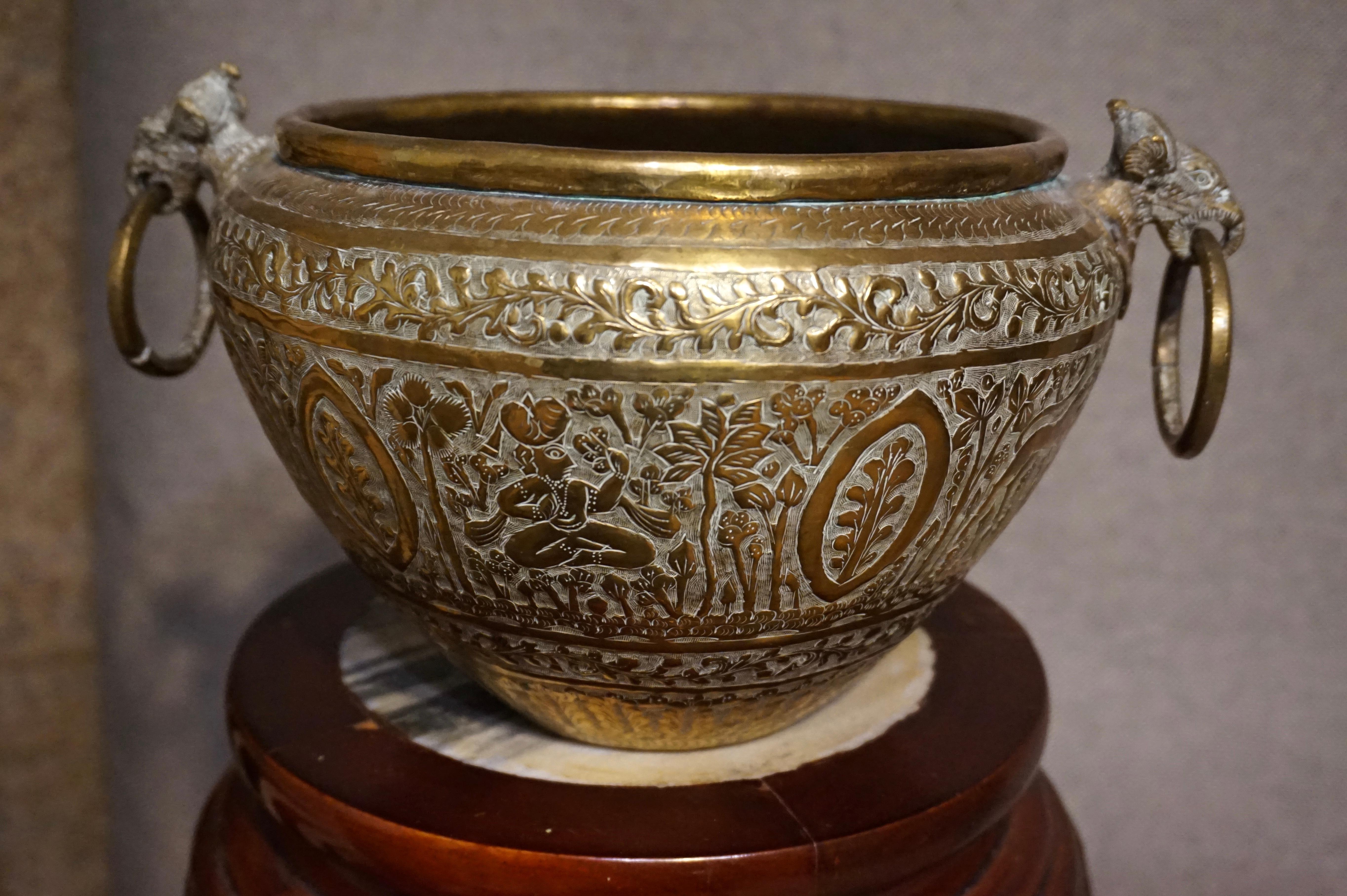 19th Century Hand Engraved Fine British India Brass Jardinière Planter Vase In Good Condition In Vancouver, British Columbia