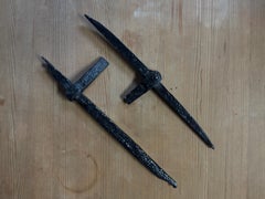 Coppia di ancore da parete in ferro battuto antico forgiato a mano del XIX secolo