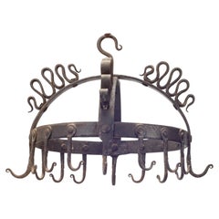 Porte-gibier français en fer noir forgé du 19e siècle Suspension de poterie