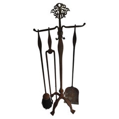 Ensemble de 4 pièces d'outils de cheminée en fer forgé du 19e siècle