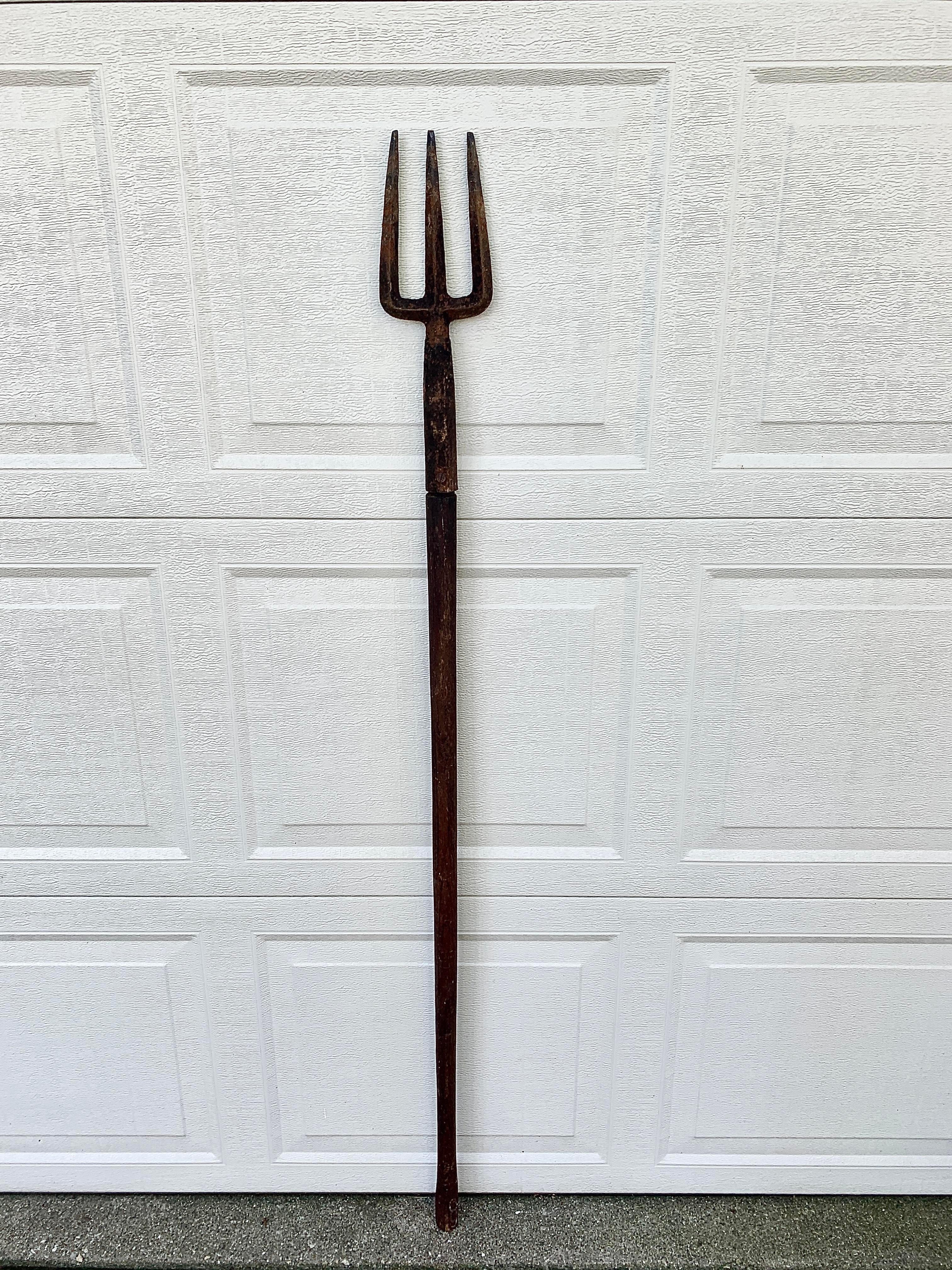 19th Century Hand Forged Iron Harpoon with Wooden Handle For Sale 2