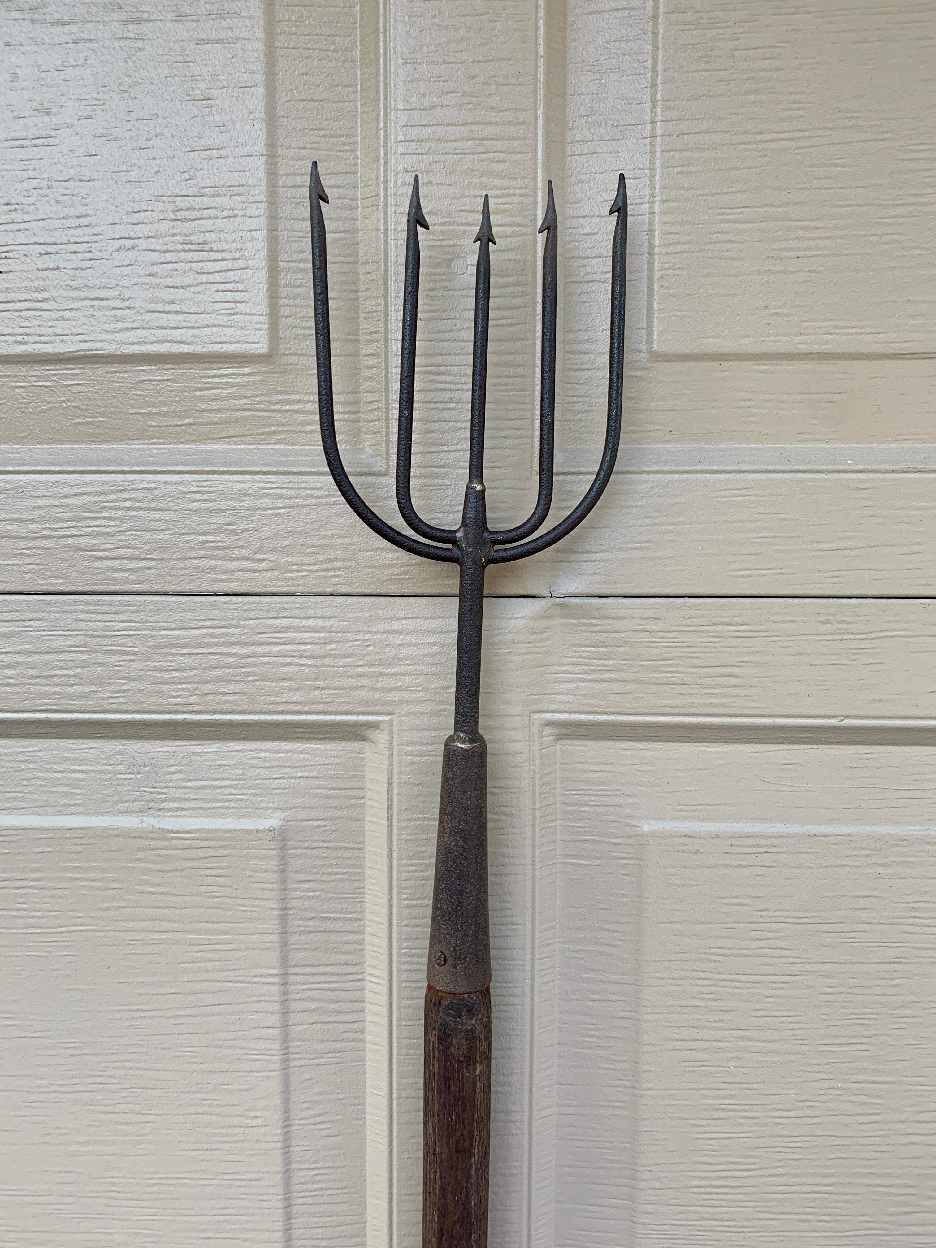 19th Century Hand Forged Iron Harpoon With Wooden Handle In Good Condition For Sale In Elkhart, IN