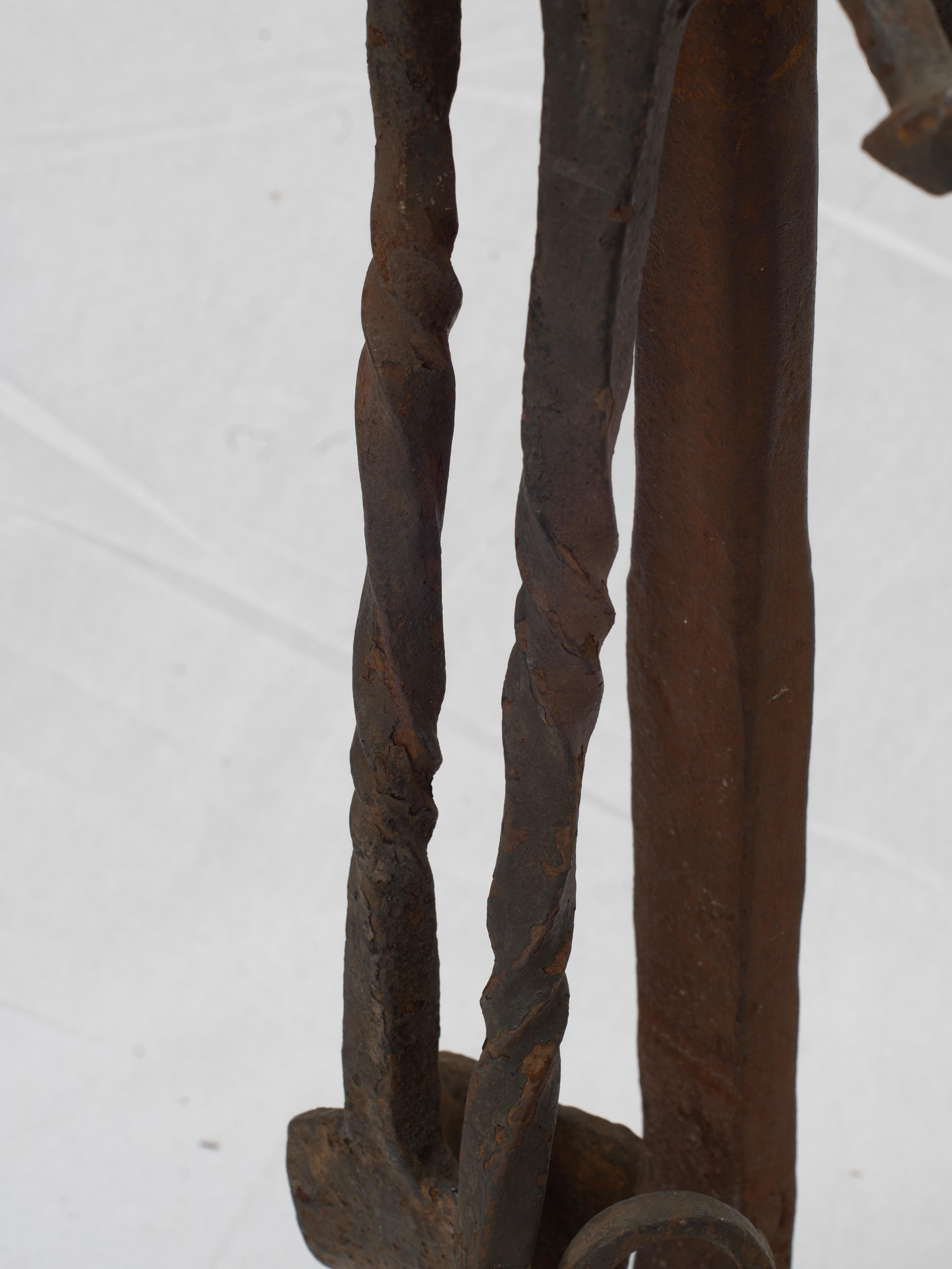 19th Century Hand Forged Spanish Blackened Iron Hearth Warmer im Angebot 6