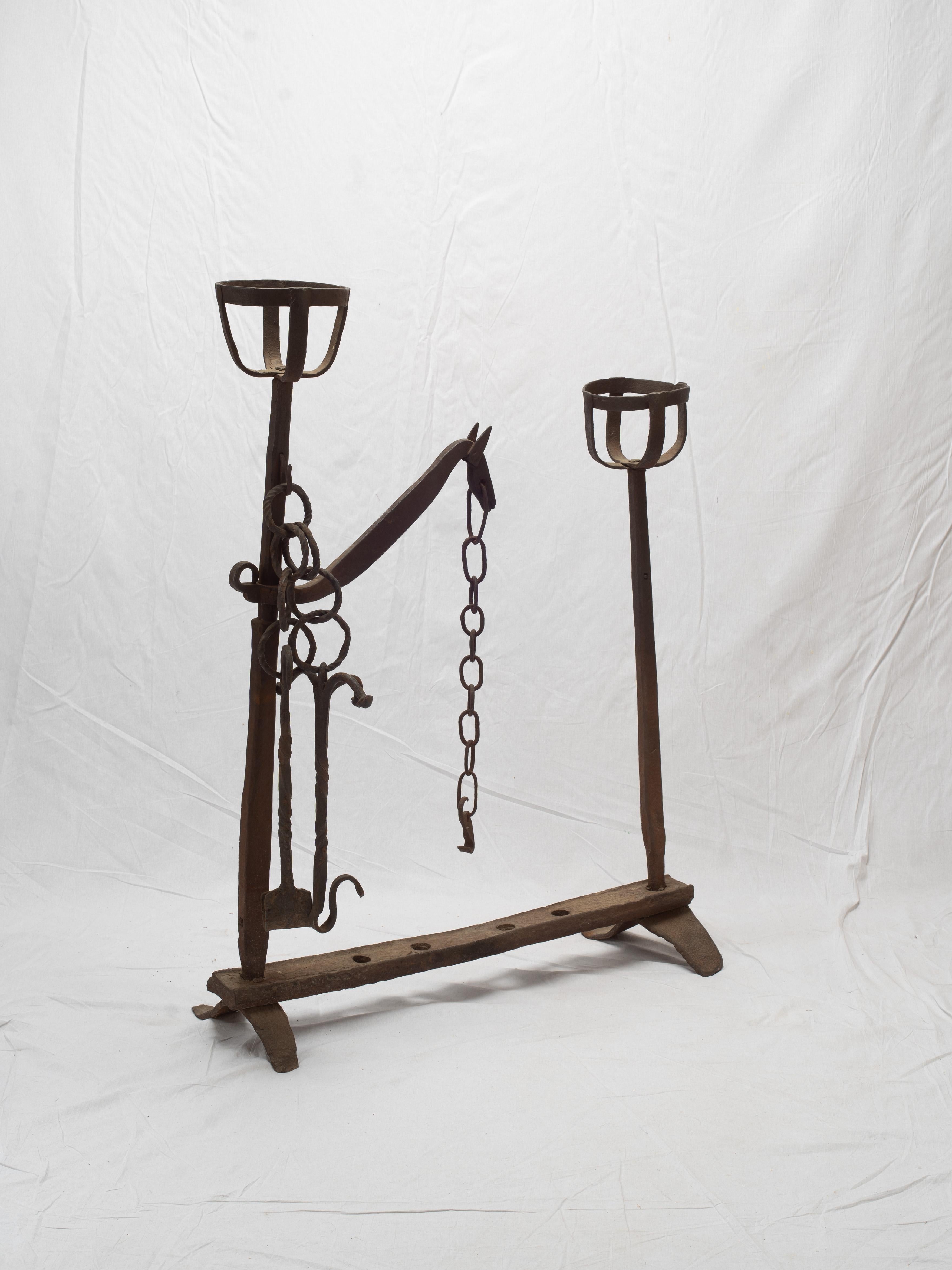 19th Century Hand Forged Spanish Blackened Iron Hearth Warmer (Spanisch) im Angebot