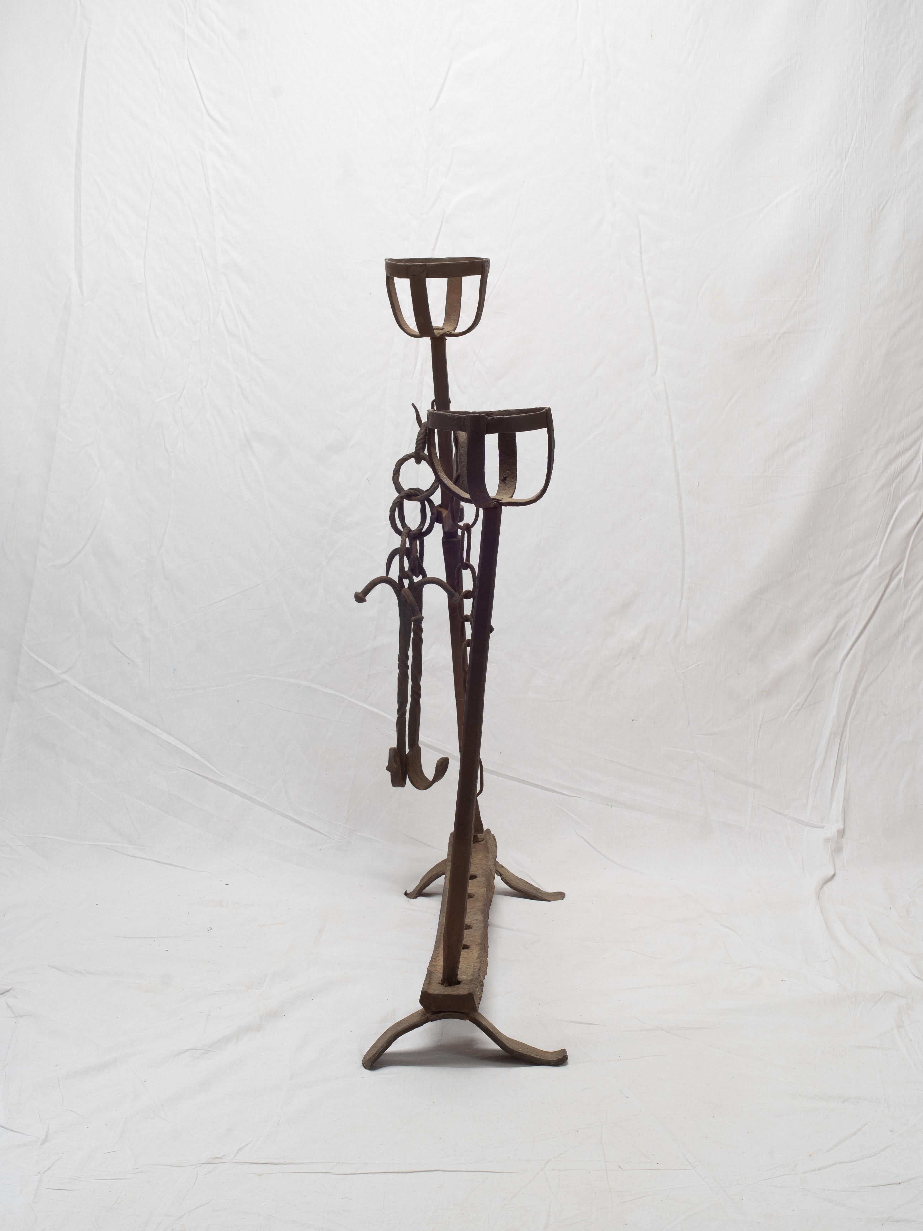 19th Century Hand Forged Spanish Blackened Iron Hearth Warmer (19. Jahrhundert) im Angebot