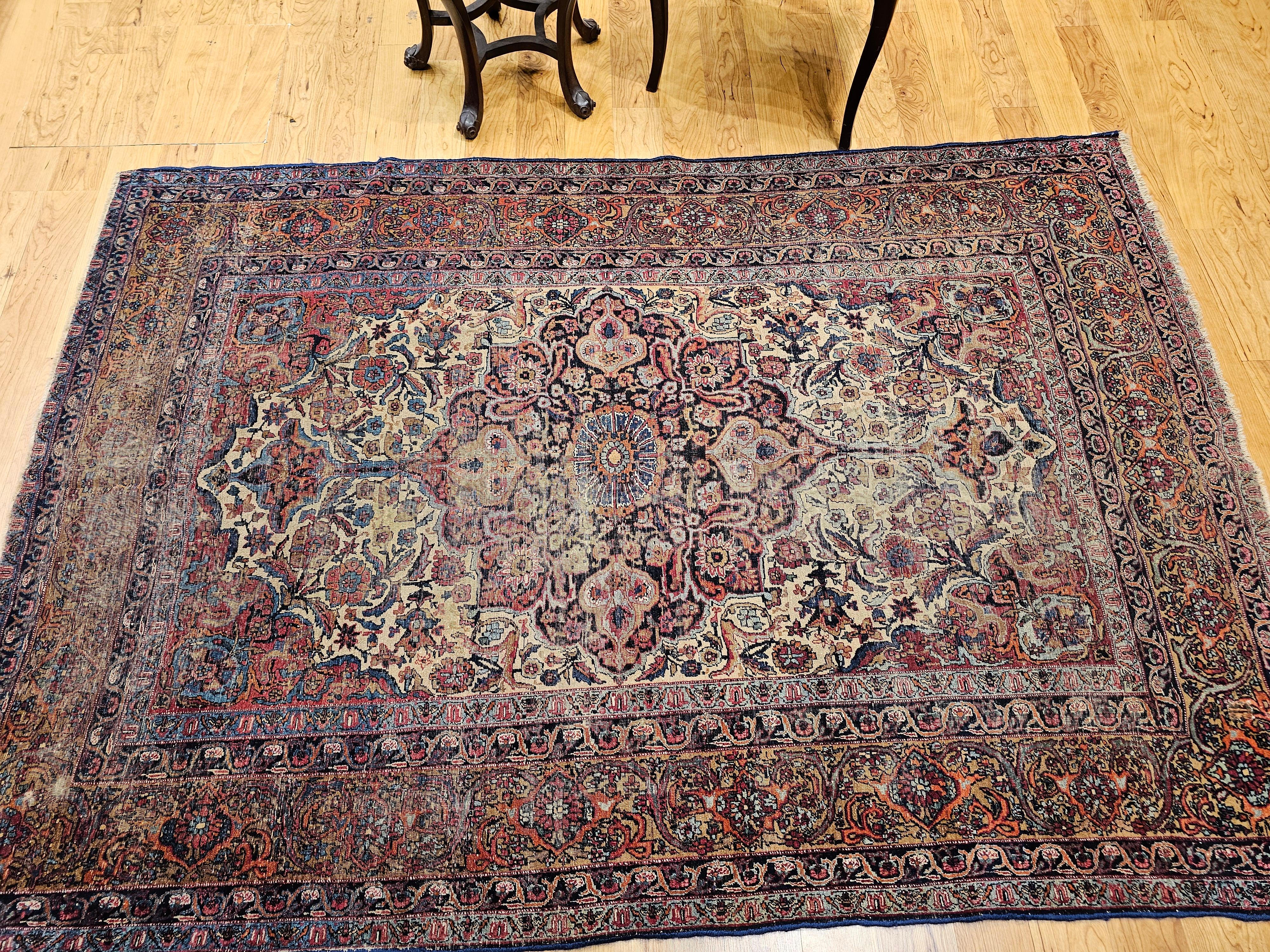 Persischer Kashan-Teppich aus dem 19. Jahrhundert mit Blumenmuster in Elfenbein, Marineblau und Safran im Angebot 11