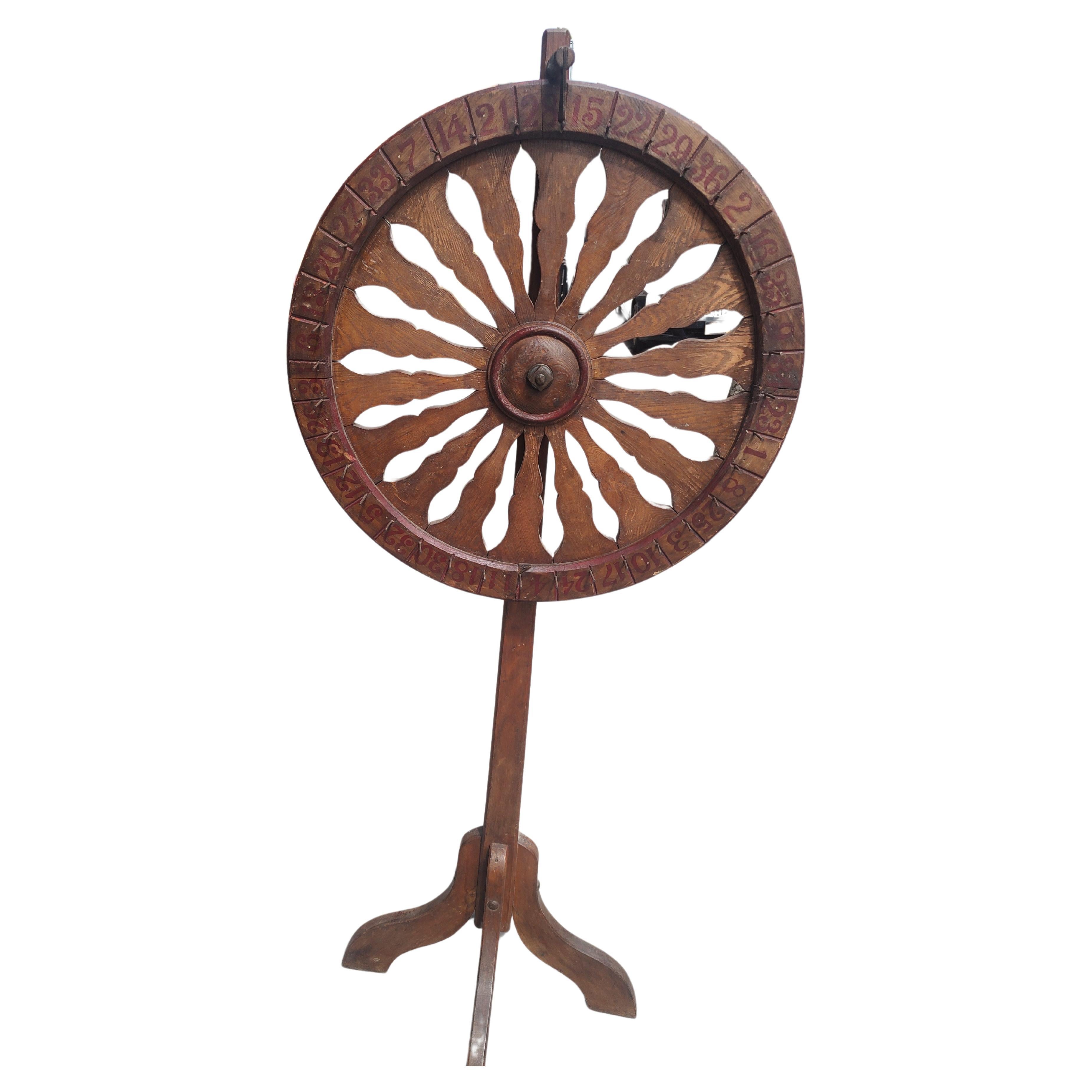 19. Jahrhundert Hand Made Folk Art Karneval Spinnrad auf Stand