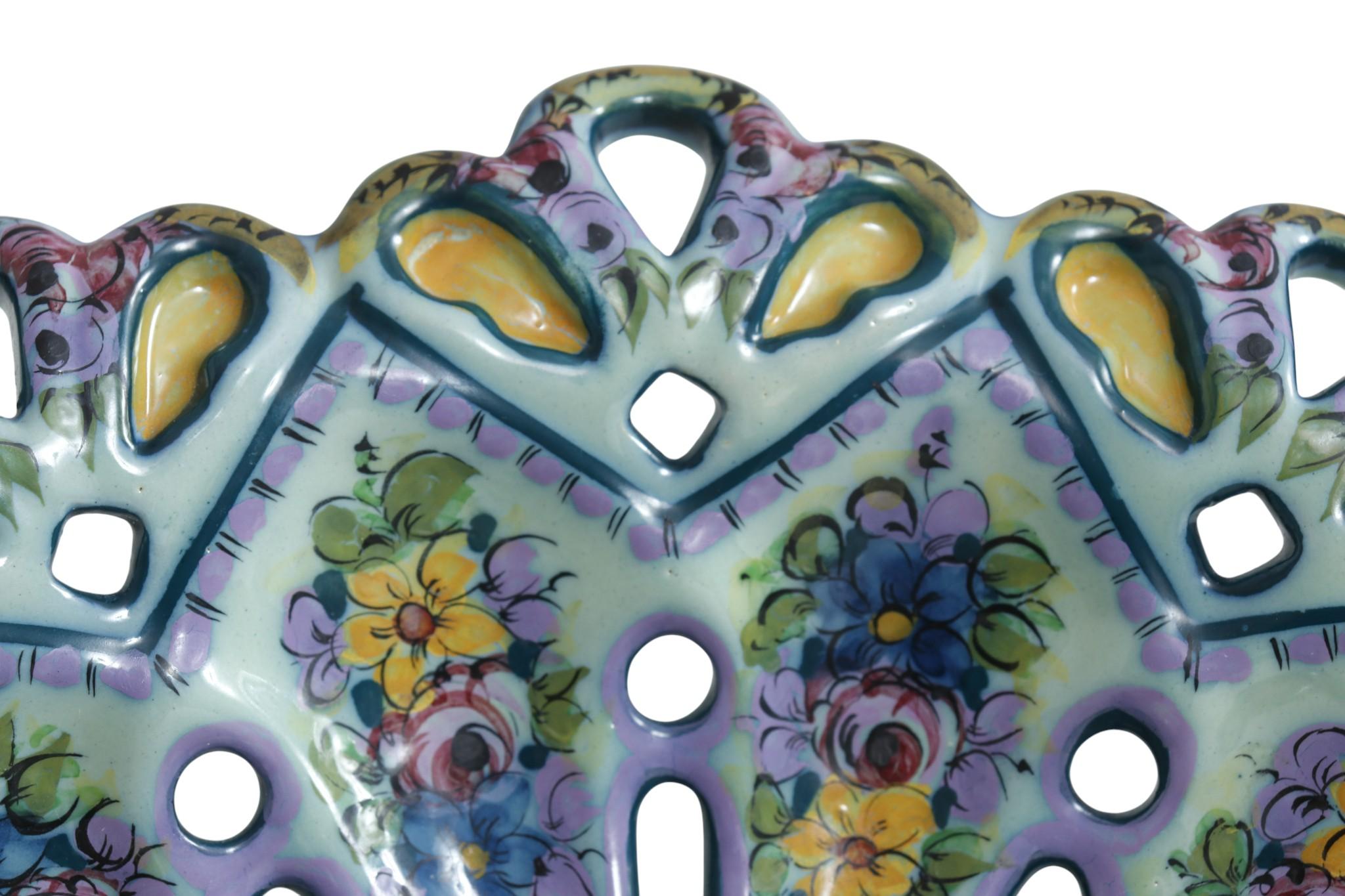 Handbemalter Alcobaça-Keramikteller aus dem 19. im Angebot 1