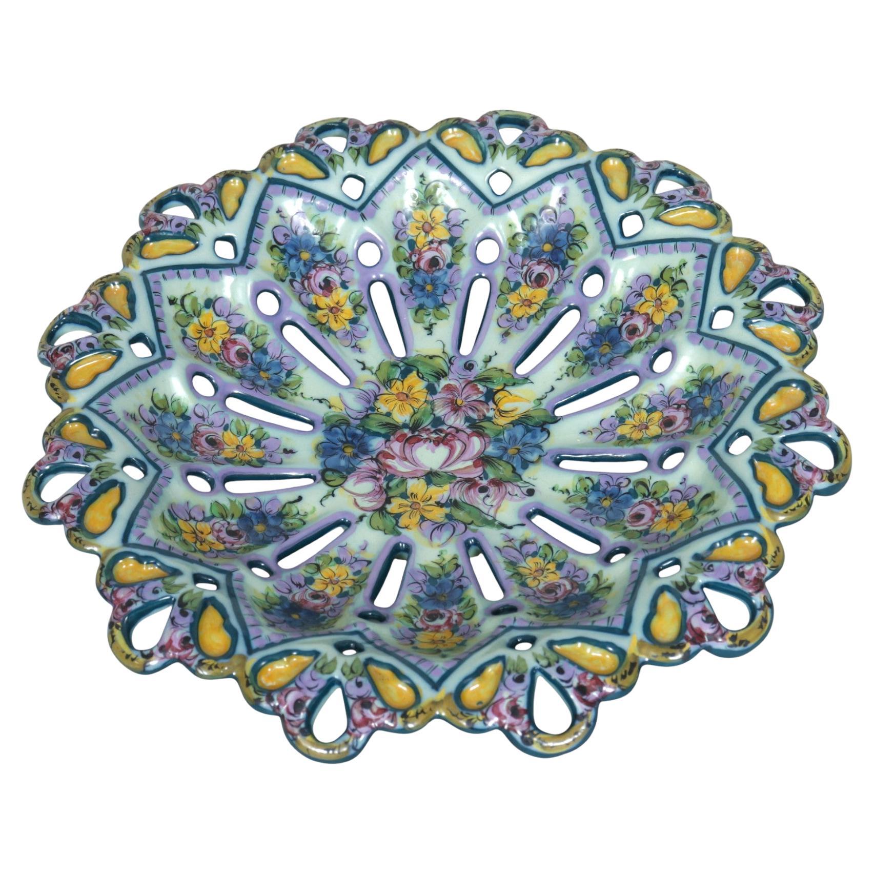 Assiette en céramique Alcobaça peinte à la main au 19e siècle