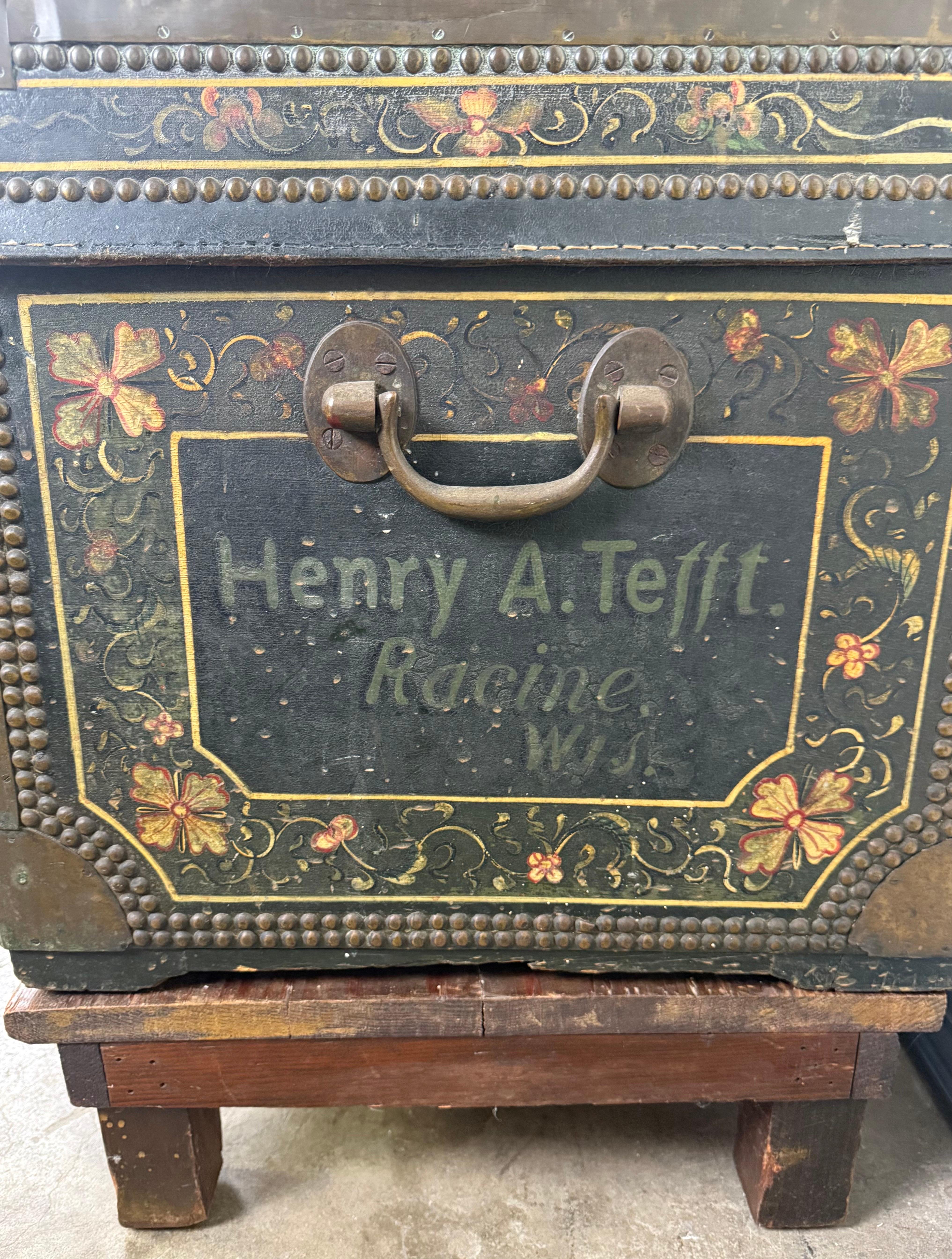 19th century hand-painted American immigrant trunk For Sale 5