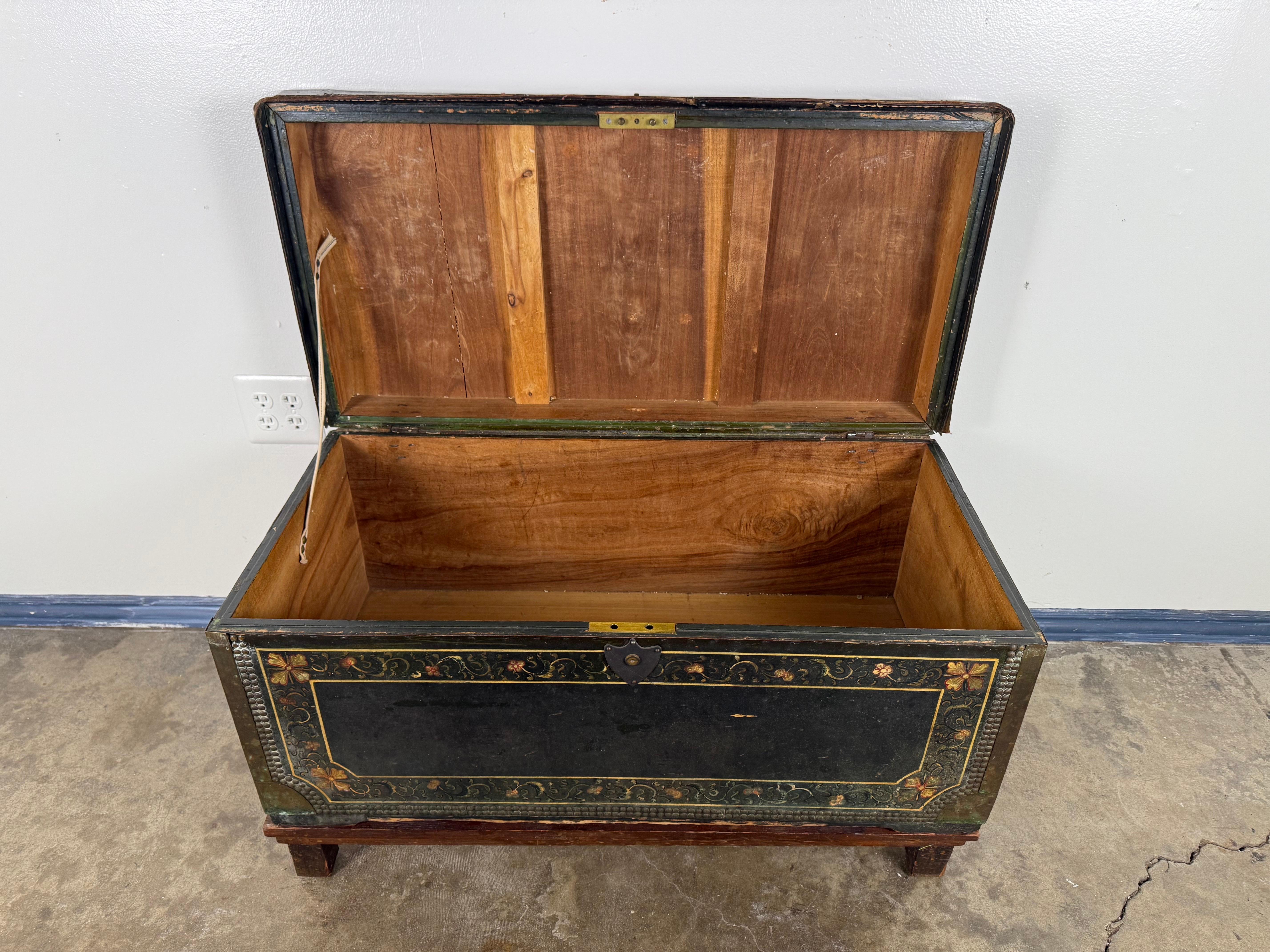 19th century hand-painted American immigrant trunk For Sale 8