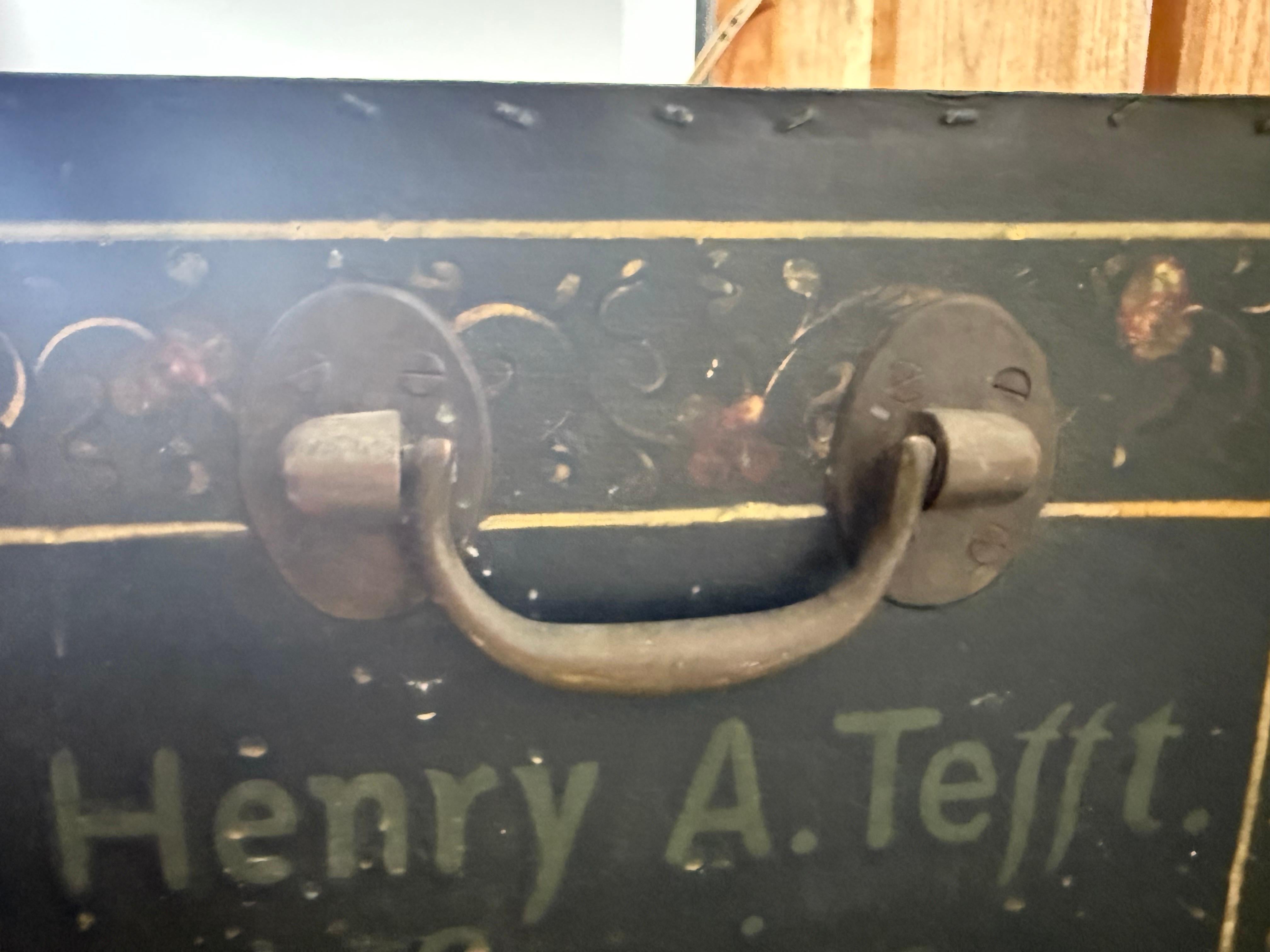 19th century hand-painted American immigrant trunk For Sale 9