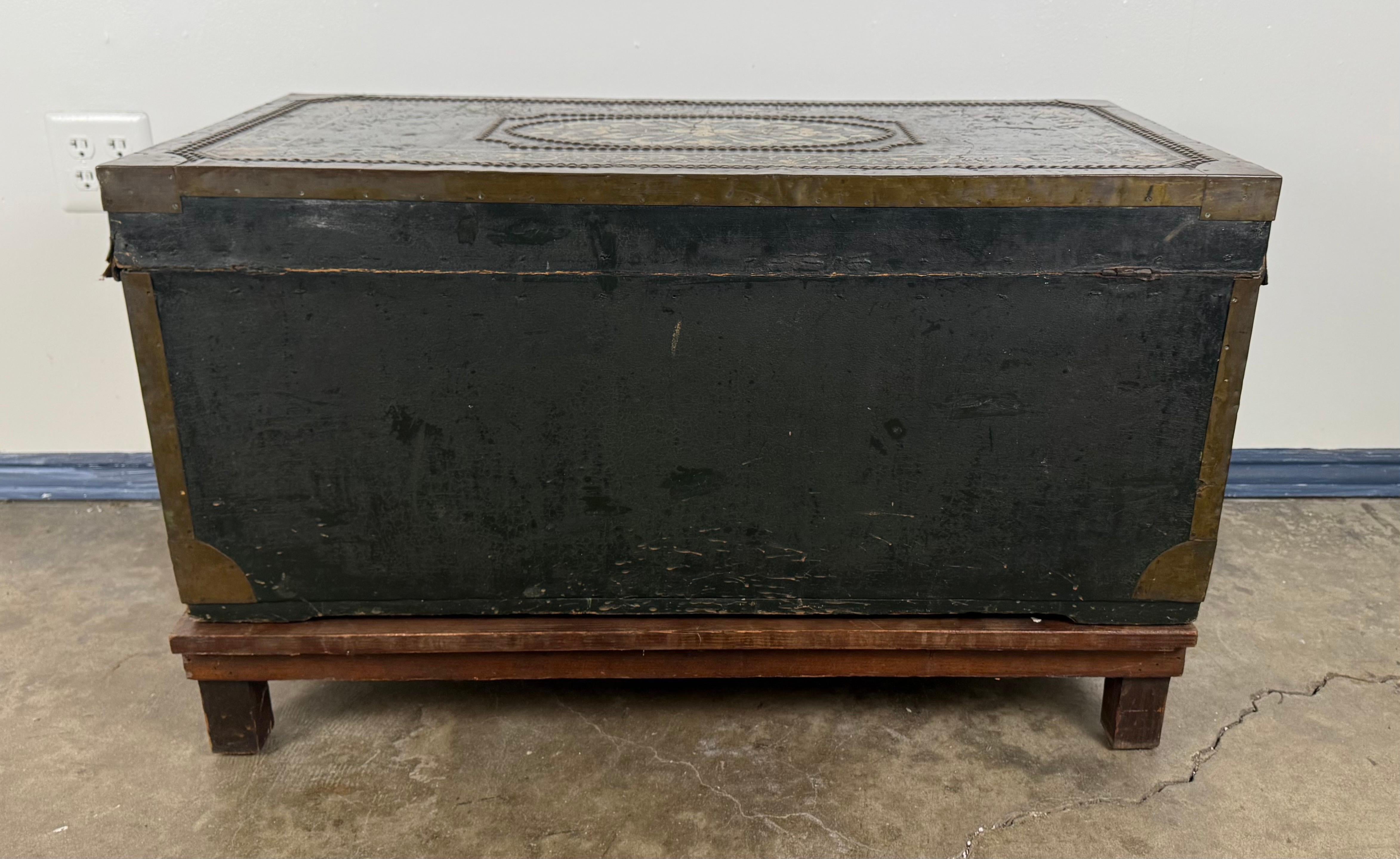 19th century hand-painted American immigrant trunk For Sale 11