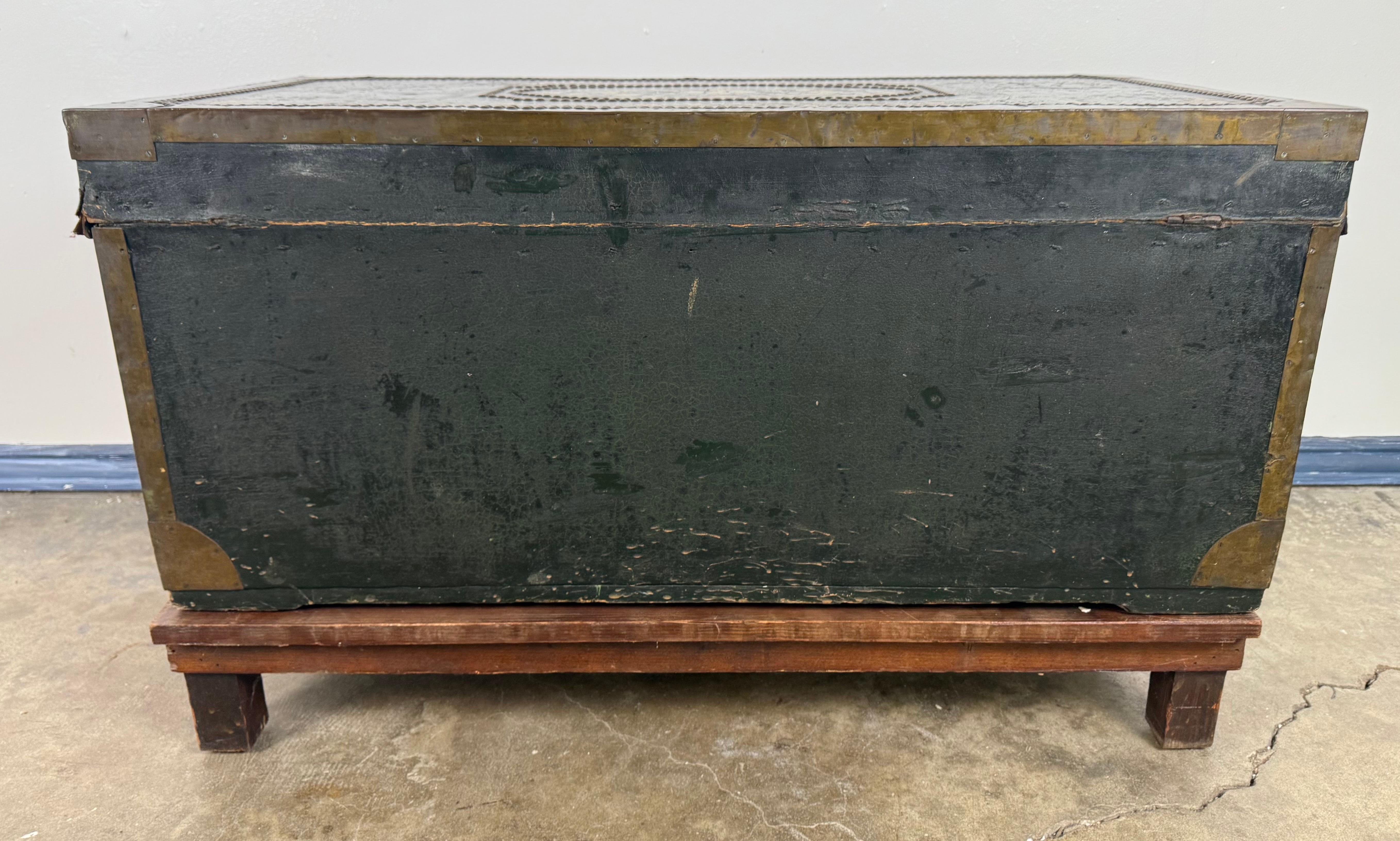 19th century hand-painted American immigrant trunk For Sale 13