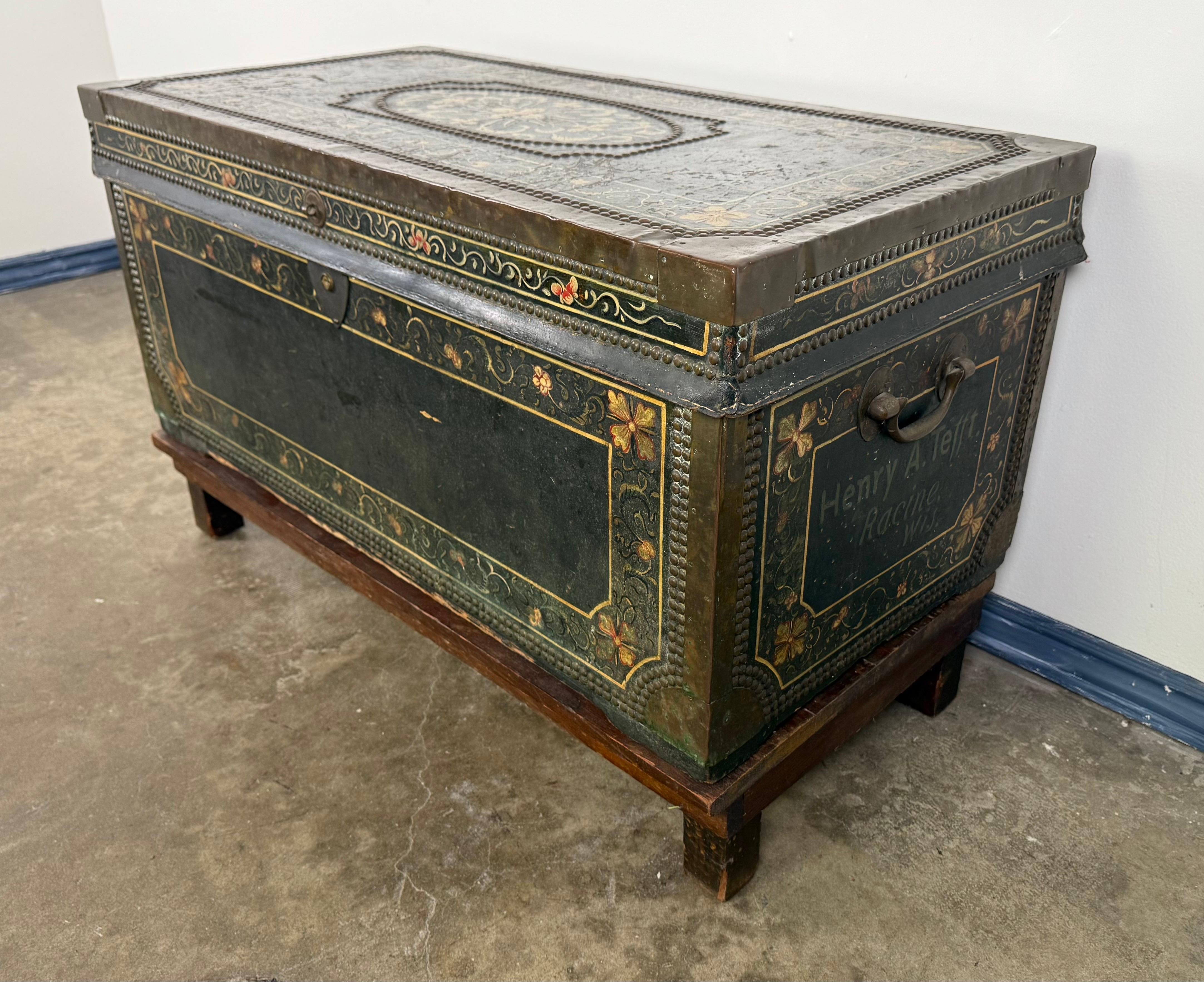 19th century hand-painted American immigrant trunk For Sale 3