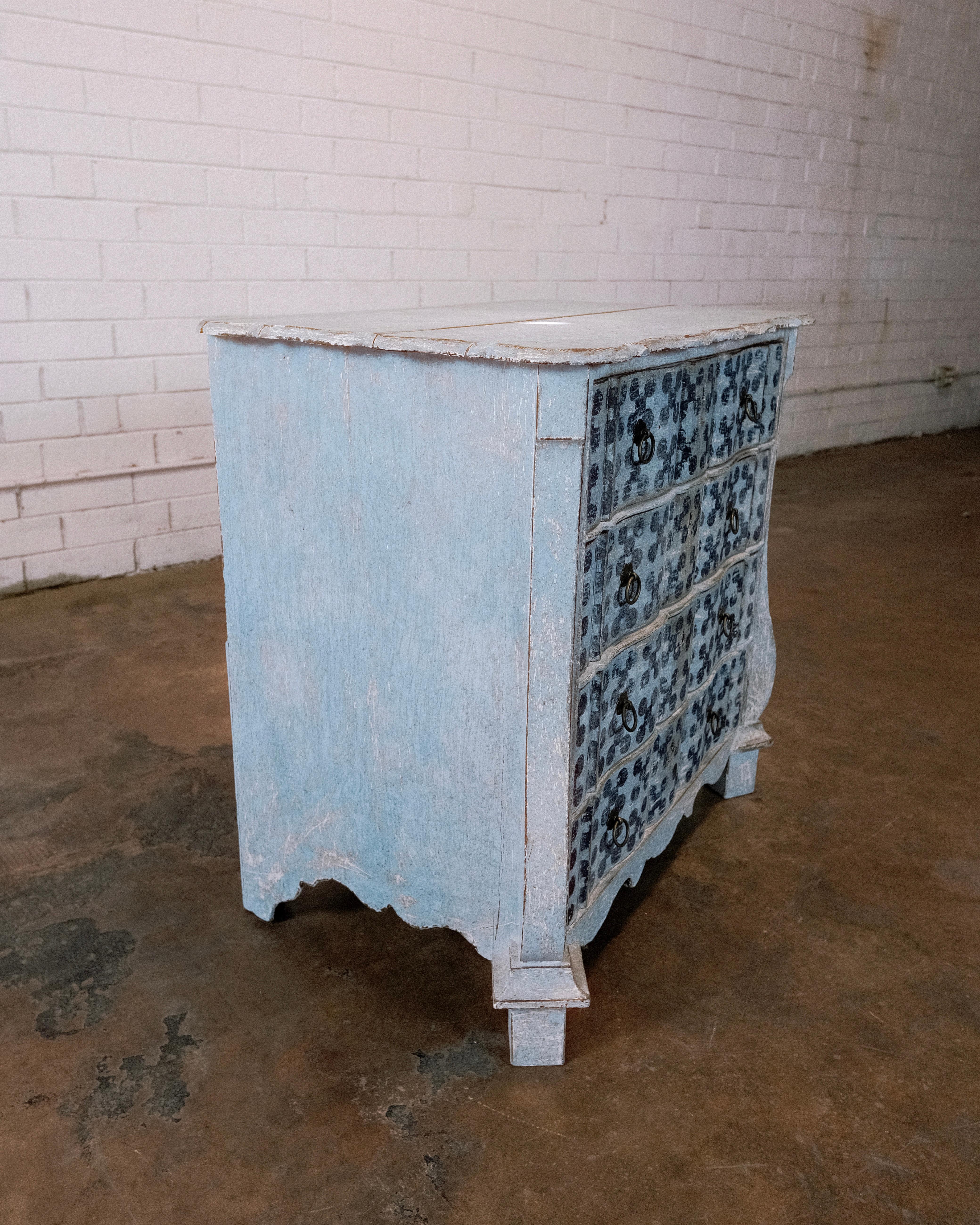 19th Century Hand-Painted Blue Gustavian Chest of Drawers For Sale 2