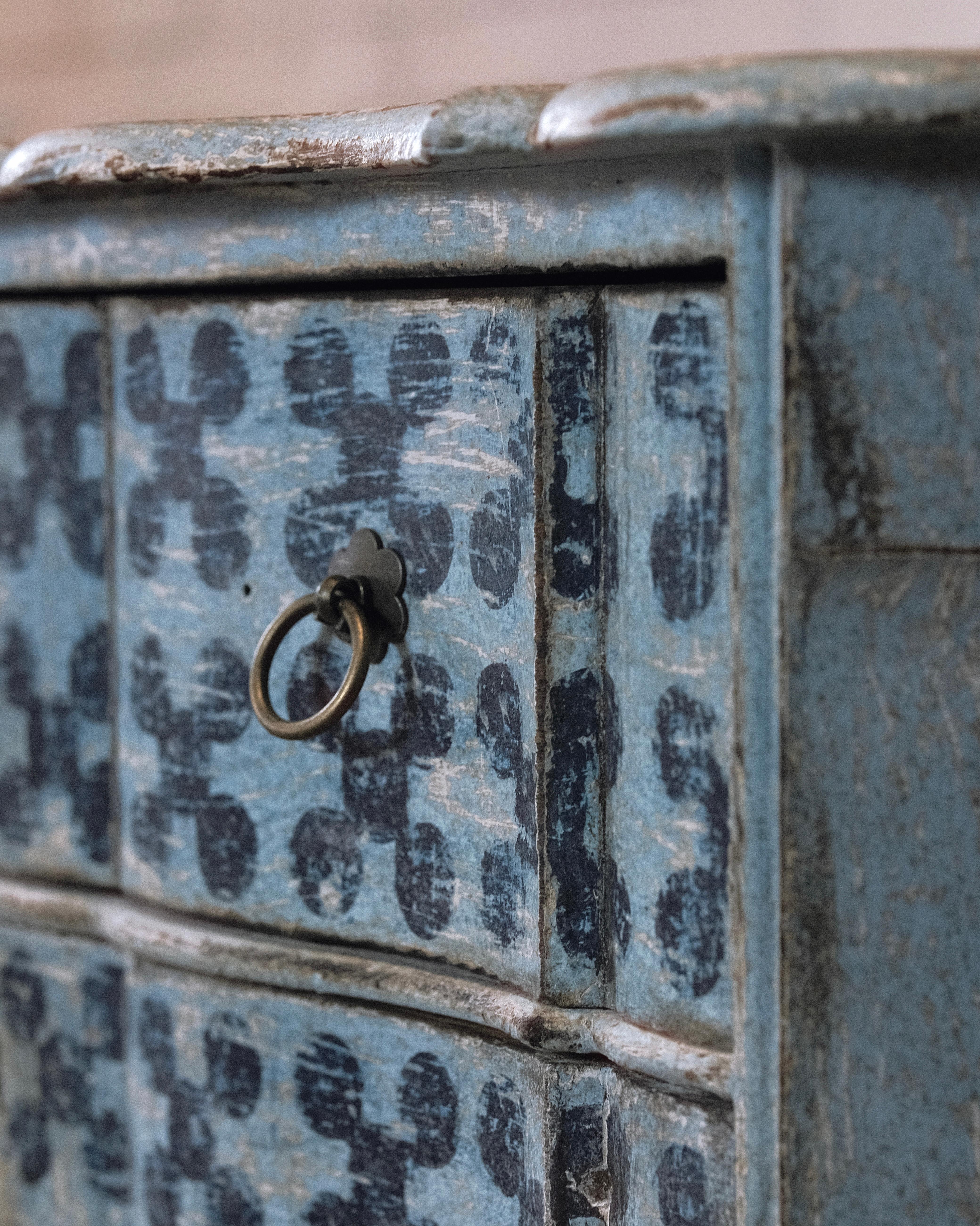 19th Century Hand-Painted Blue Gustavian Chest of Drawers For Sale 3