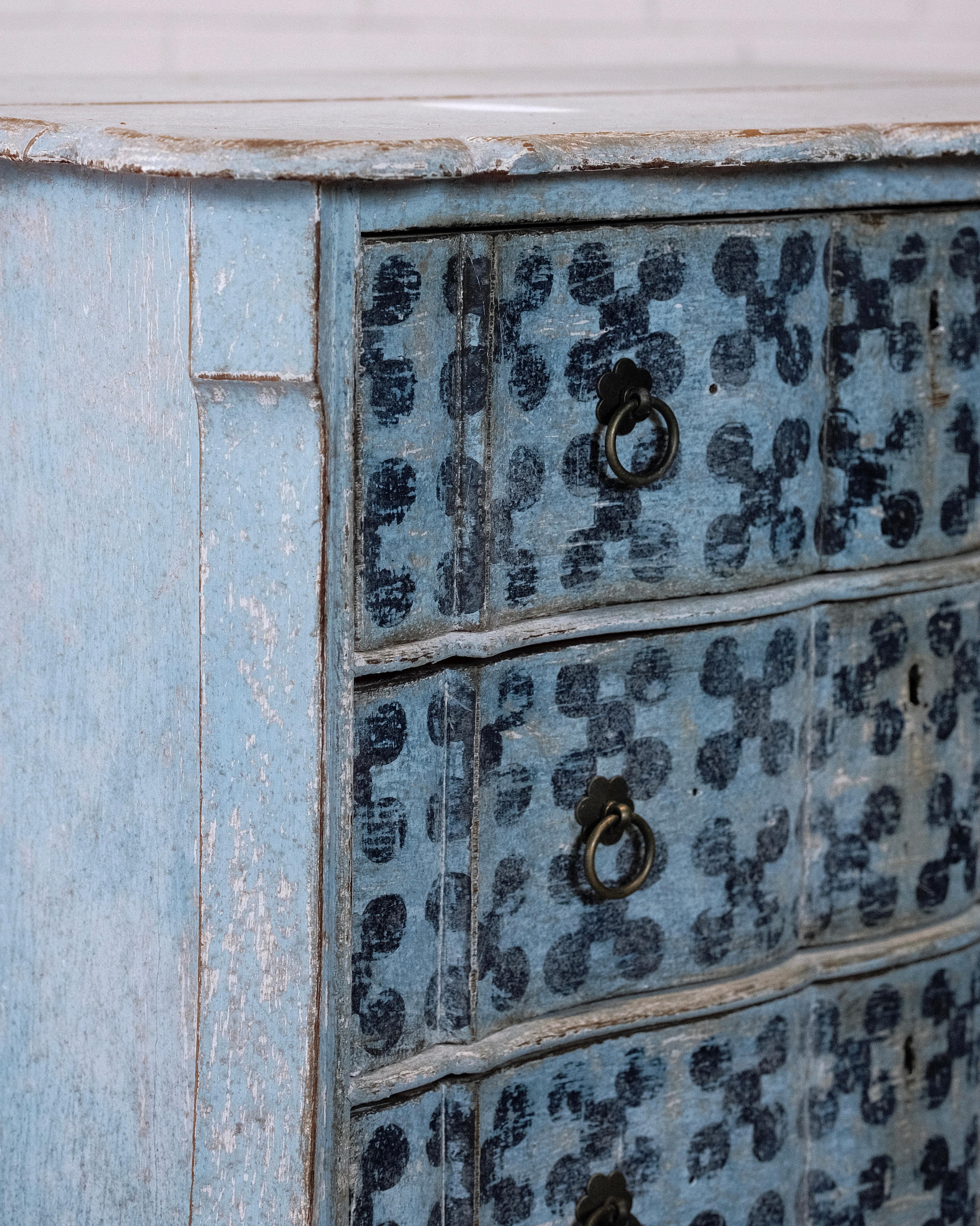 19th Century Hand-Painted Blue Gustavian Chest of Drawers For Sale 4