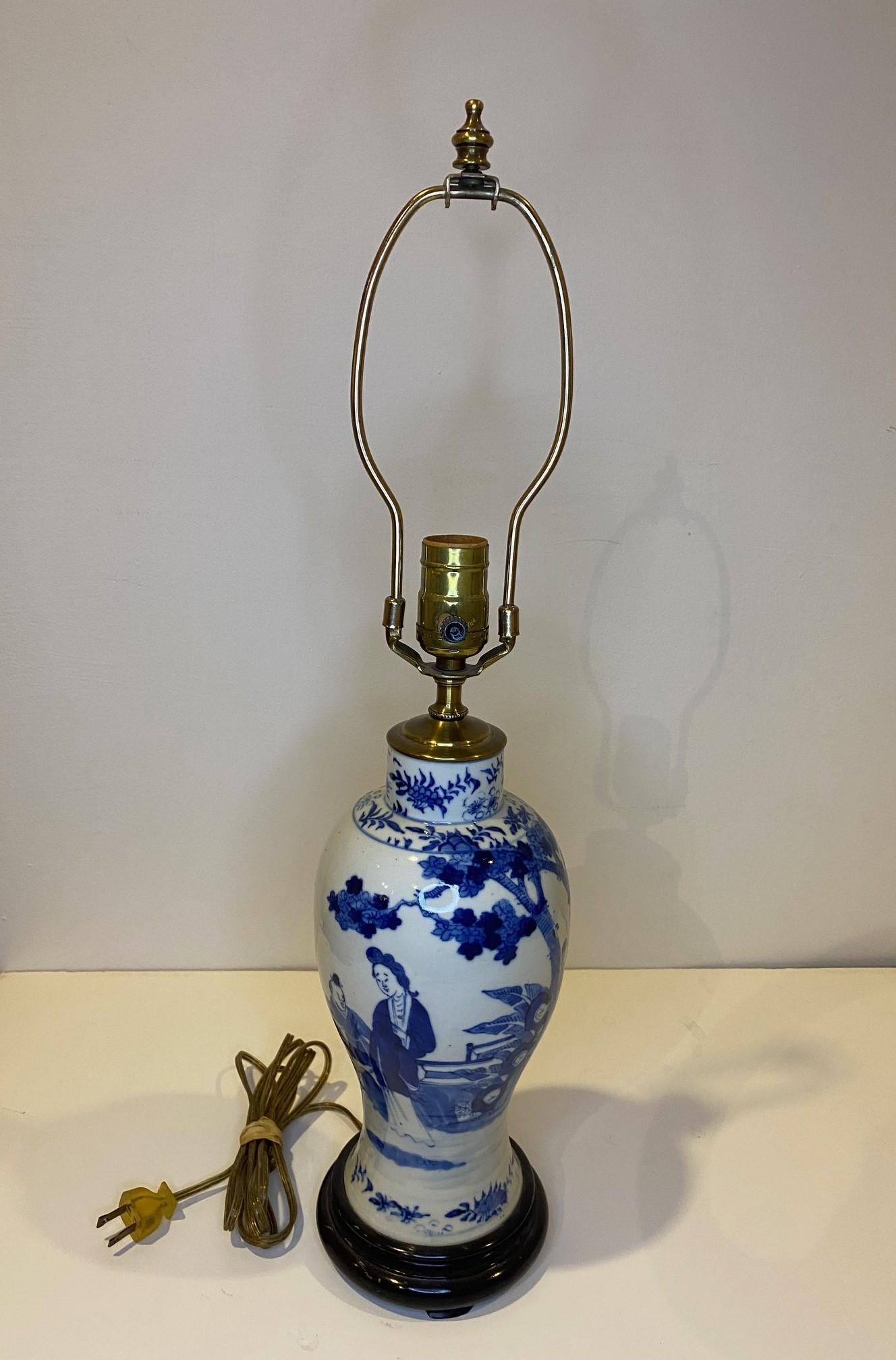 19th Century Hand Painted Blue & White Chinese Porcelain Vase Lamp For Sale 6