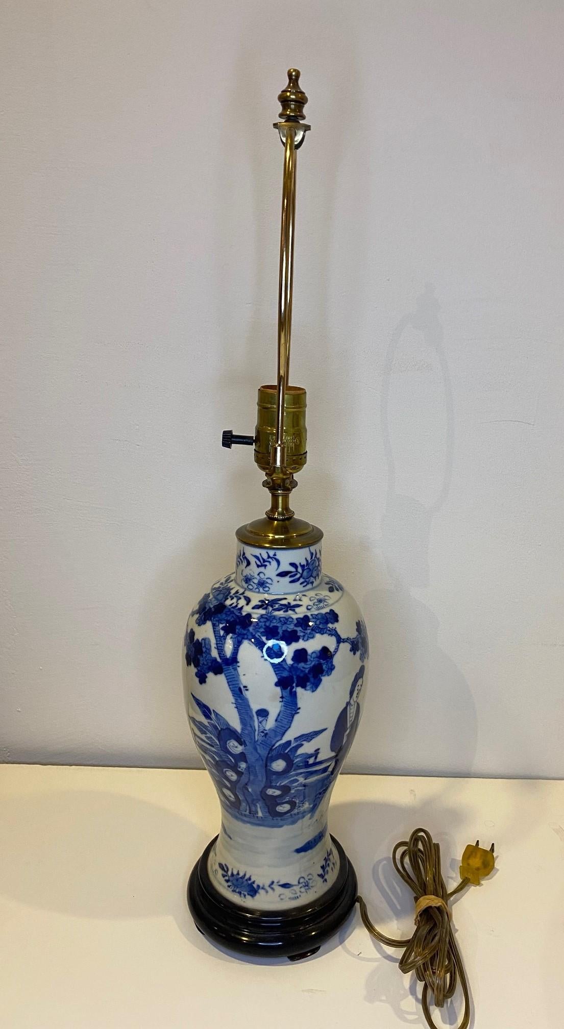 19th Century Hand Painted Blue & White Chinese Porcelain Vase Lamp For Sale 7