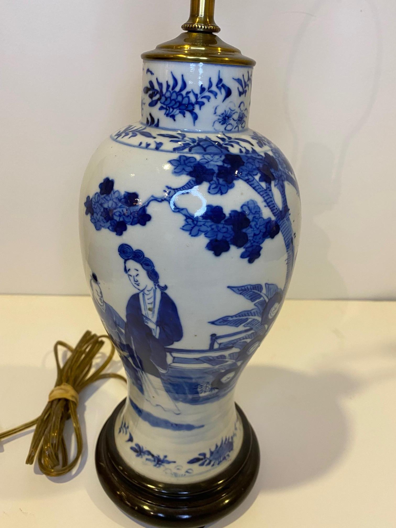 Lovely antique blue & white Chinese porcelain vase lamp with turned wood base. 