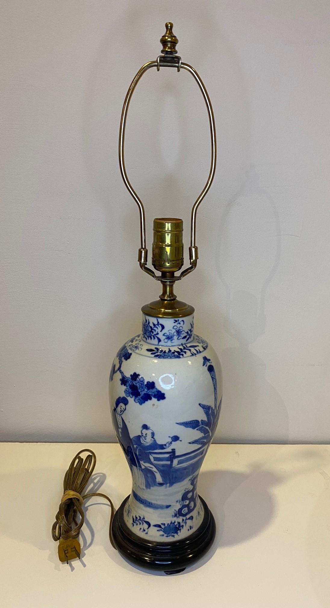 19th Century Hand Painted Blue & White Chinese Porcelain Vase Lamp In Good Condition For Sale In North Salem, NY