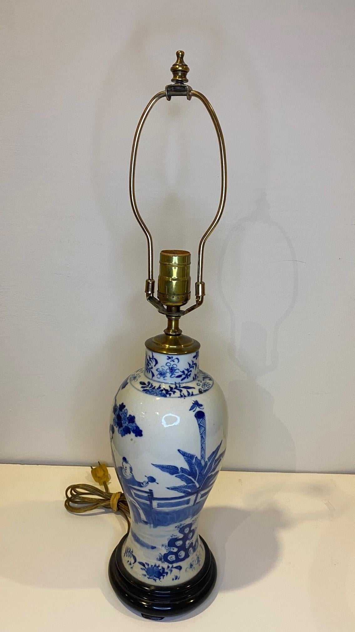19th Century Hand Painted Blue & White Chinese Porcelain Vase Lamp For Sale 3