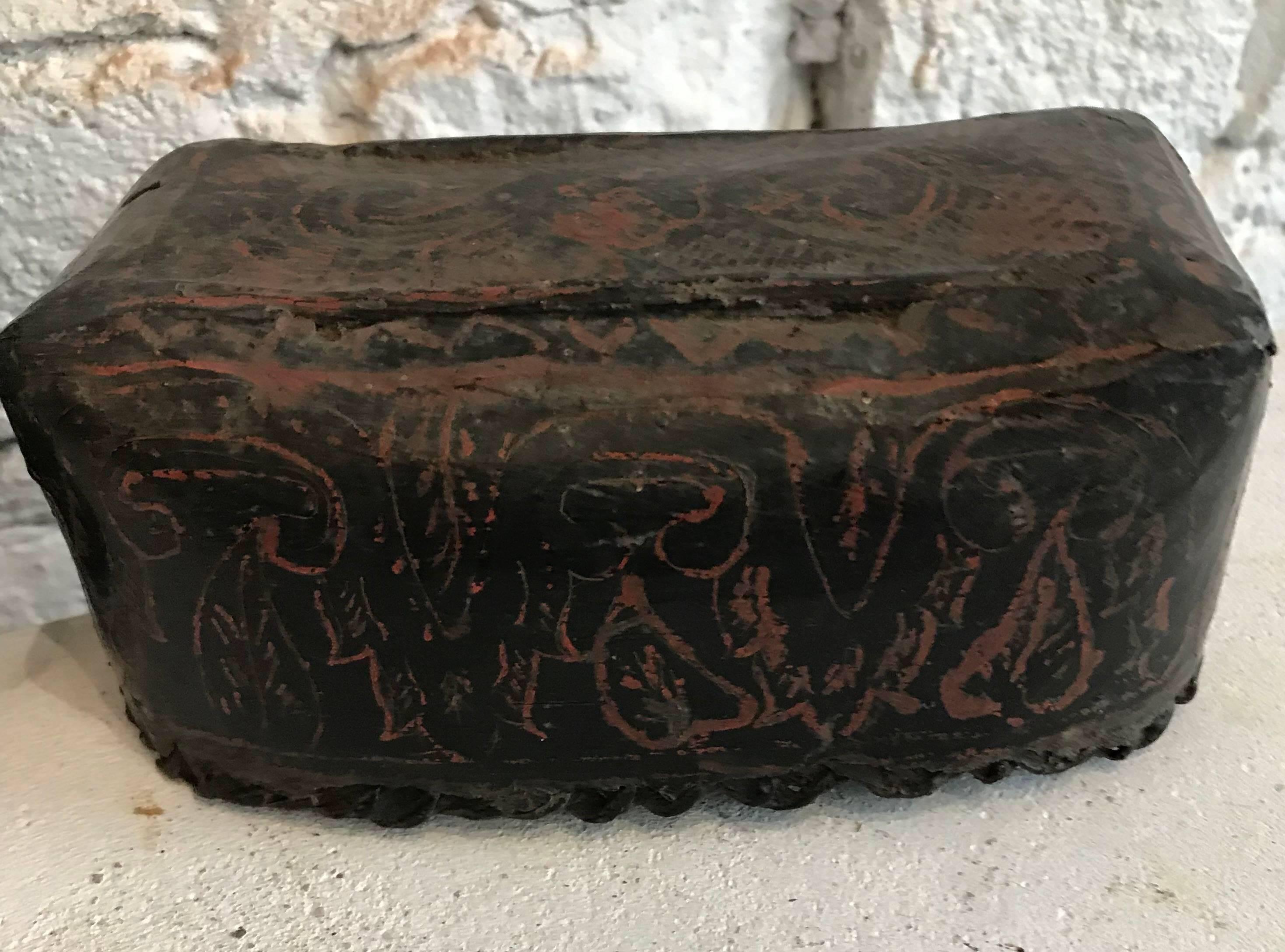 19th Century Hand-Painted Burmese Lacquer Lidded Box For Sale 1