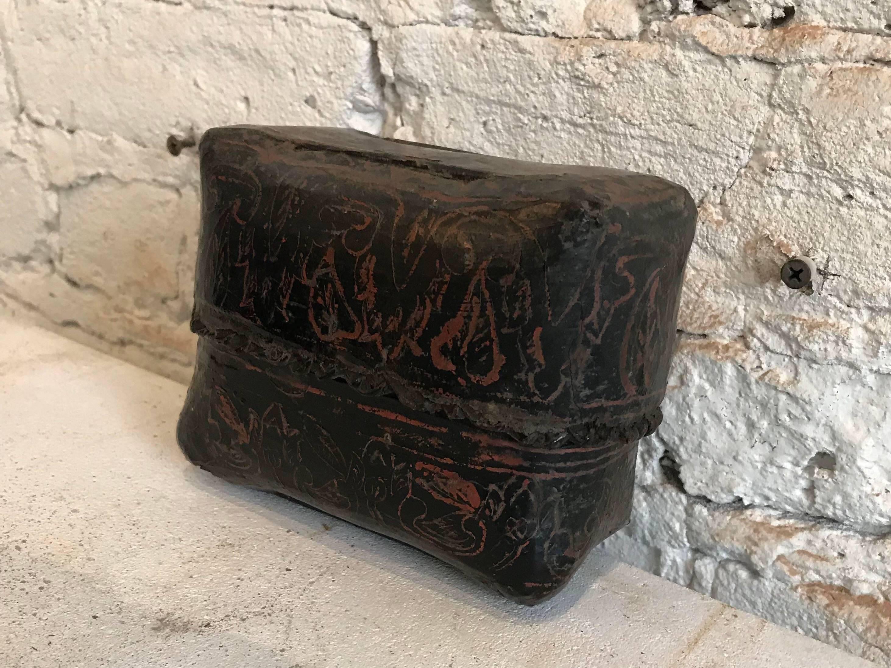 19th Century Hand-Painted Burmese Lacquer Lidded Box For Sale 3