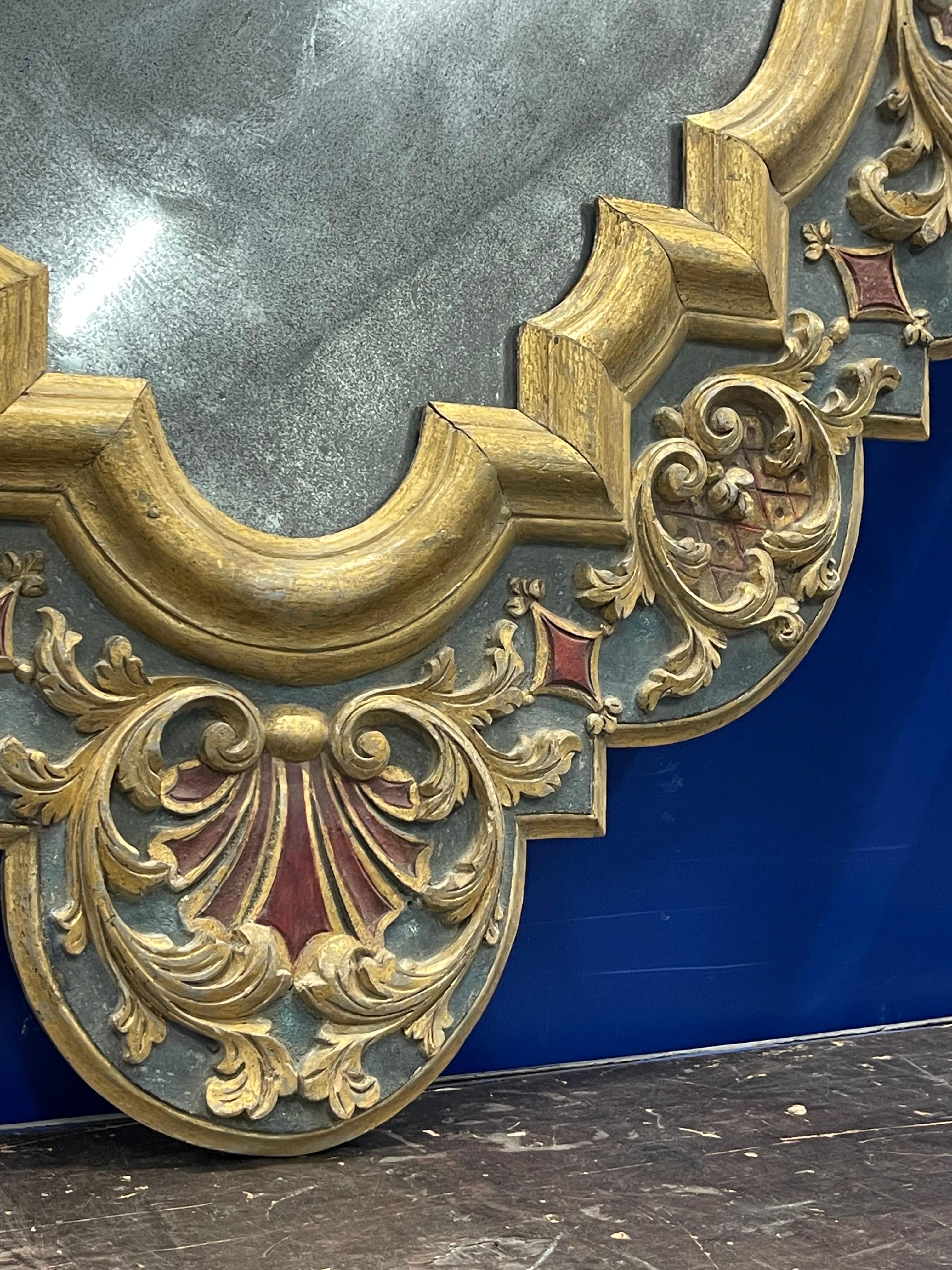 Legno Specchio gotico russo dorato dipinto a mano del XIX secolo in vendita