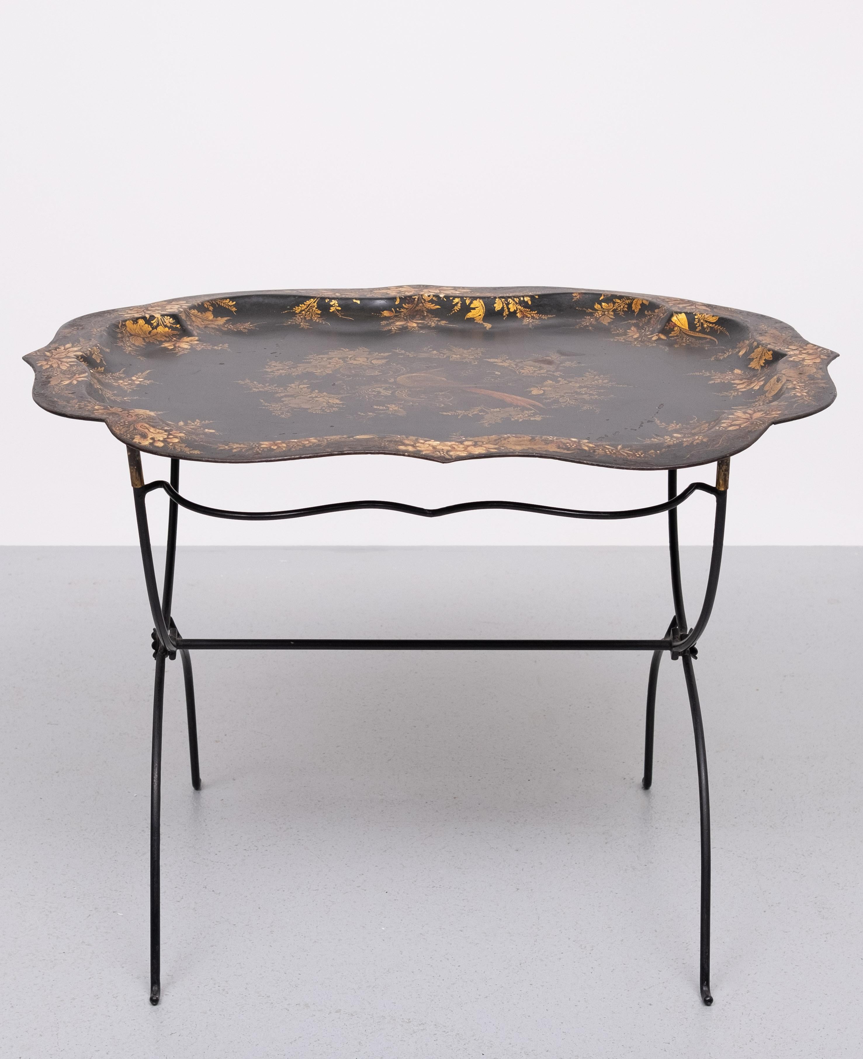 19th  Century  Peint à la main  néerlandais courbé  Table à plateaux Bon état - En vente à Den Haag, NL