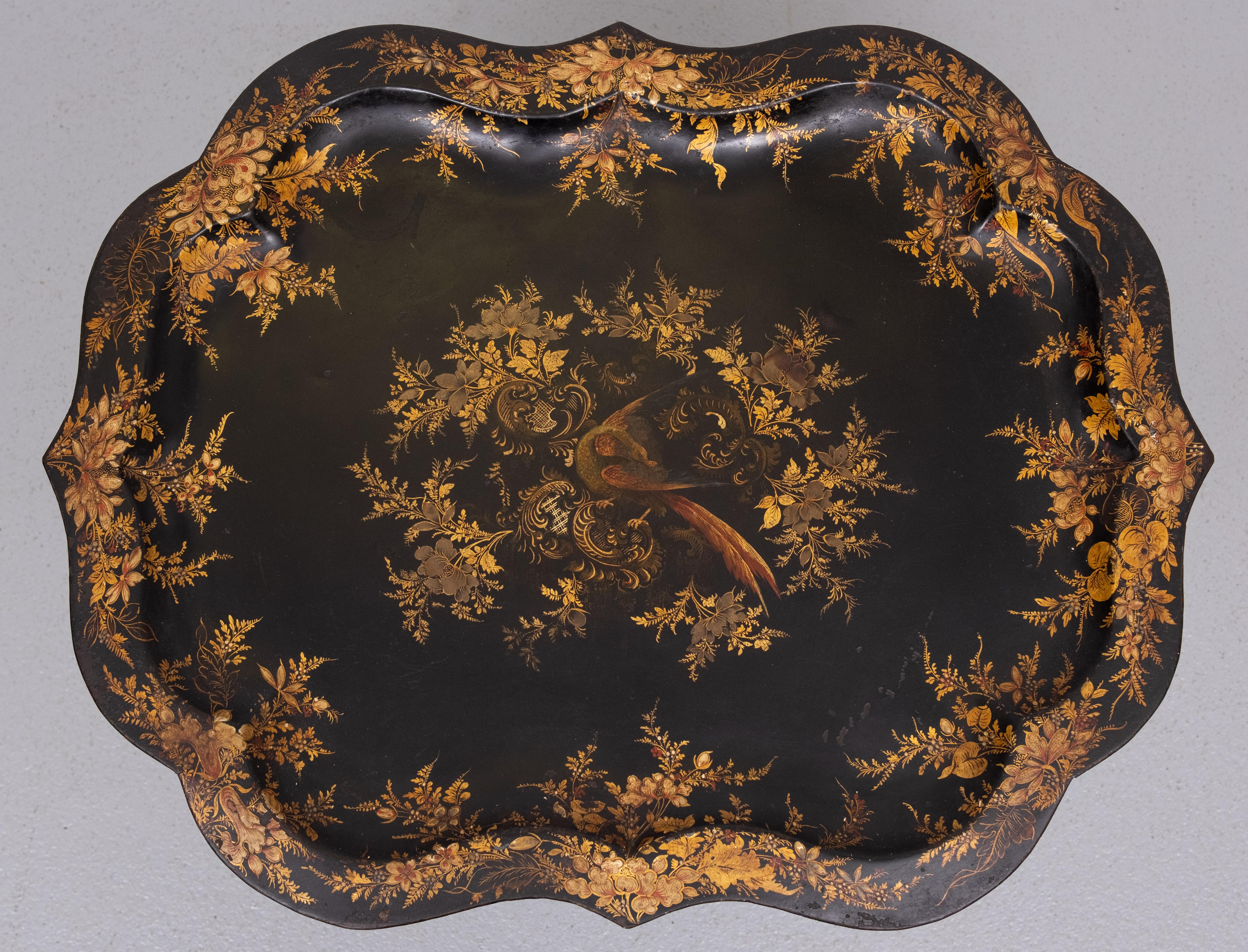 19th  Century  Peint à la main  néerlandais courbé  Table à plateaux en vente 2