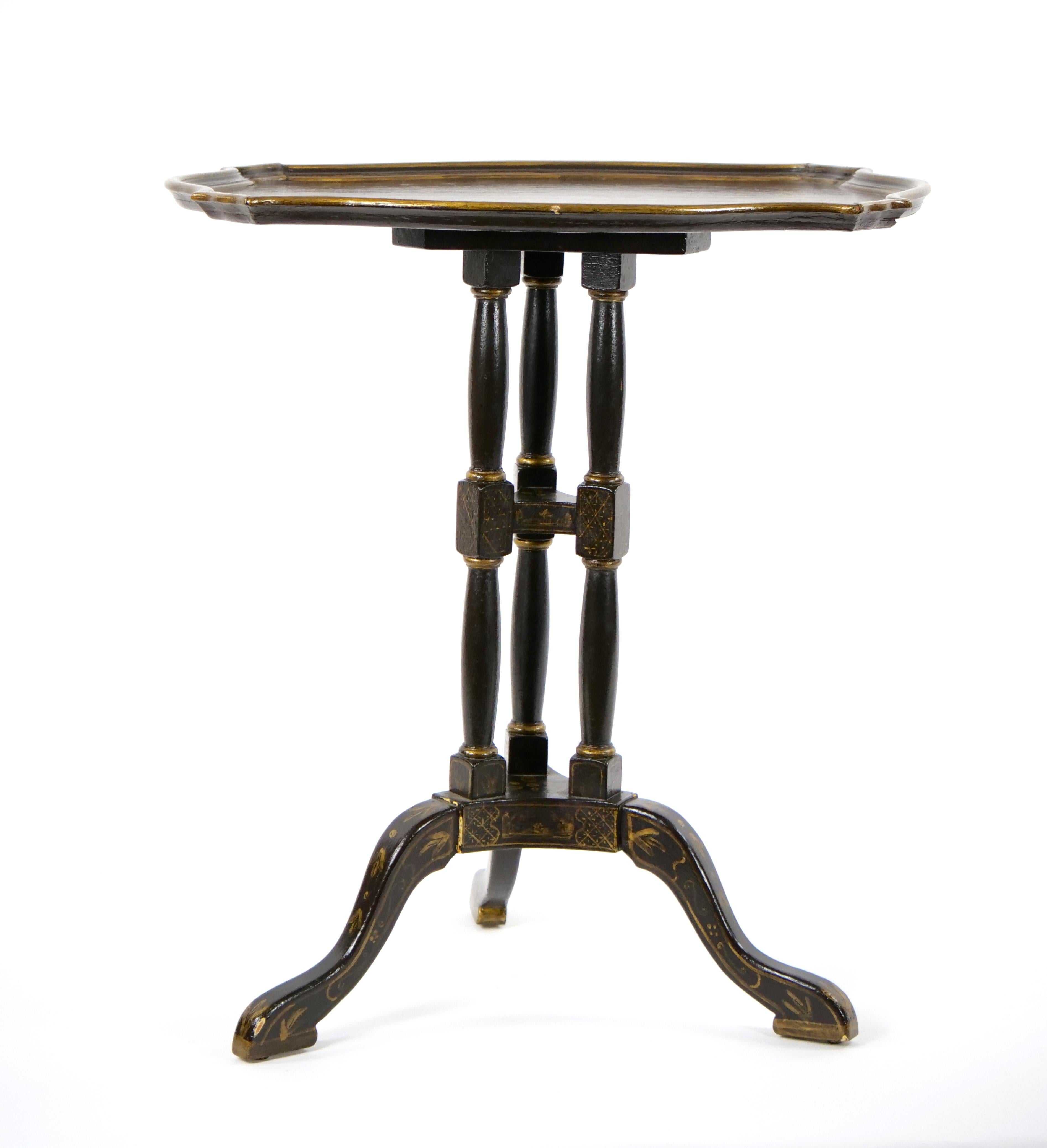 19th Century Hand painted / Decorated Victorian Chinoiserie Tripod Side Table For Sale 6