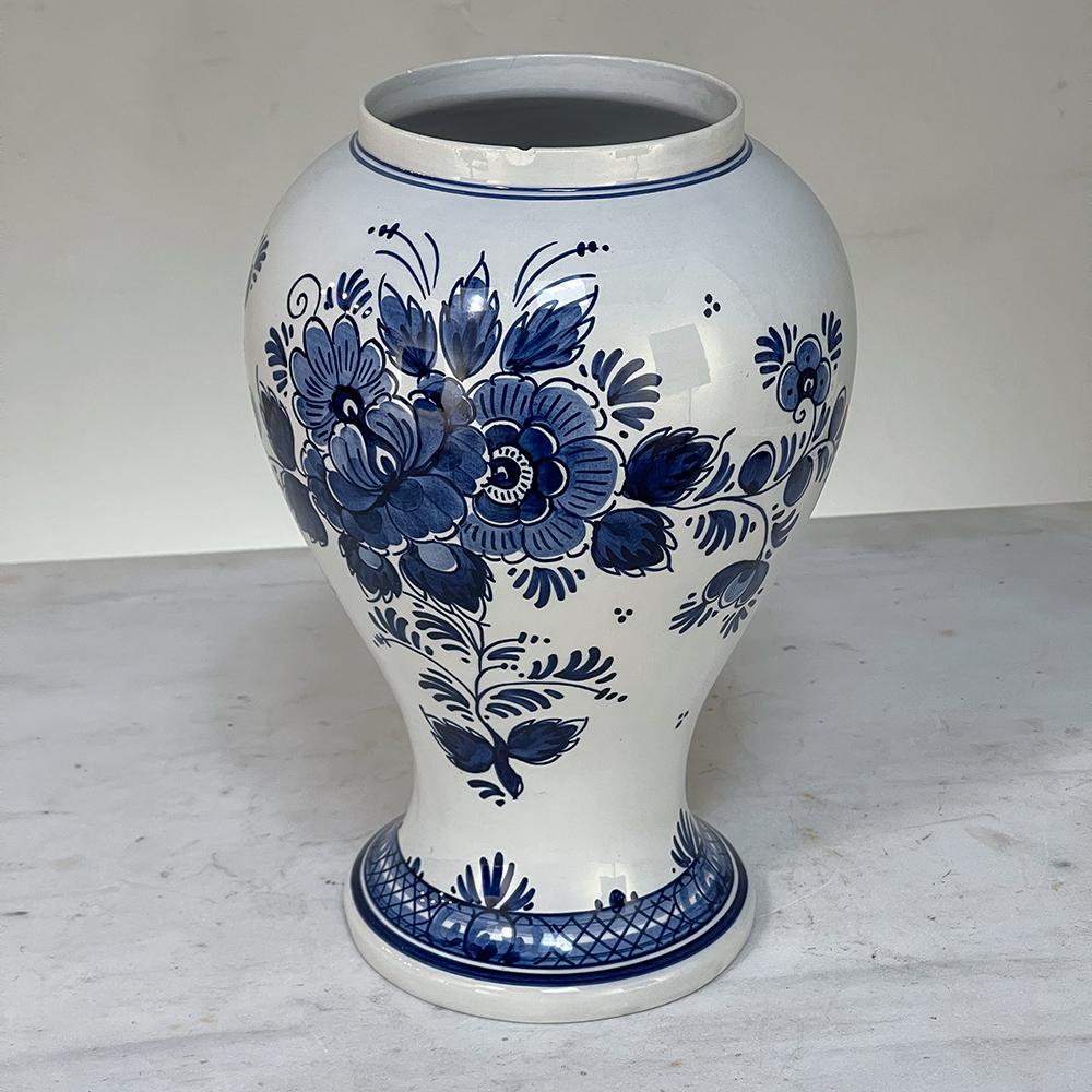 19th Century Hand-Painted Delft Blue & White Lidded Urn For Sale 4