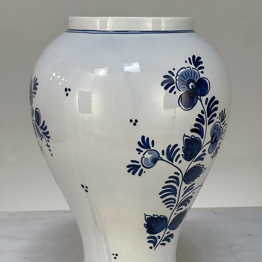 19th Century Hand-Painted Delft Blue & White Lidded Urn For Sale 6