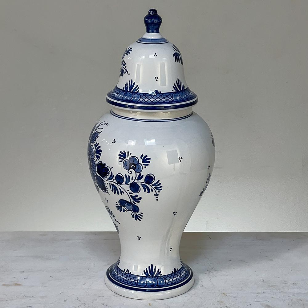 Belle Époque 19th Century Hand-Painted Delft Blue & White Lidded Urn For Sale