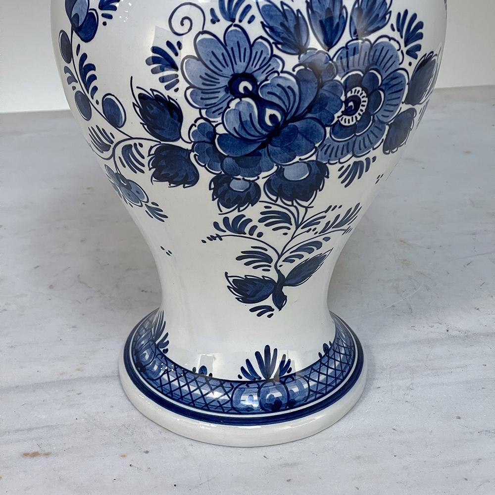 19th Century Hand-Painted Delft Blue & White Lidded Urn In Good Condition For Sale In Dallas, TX