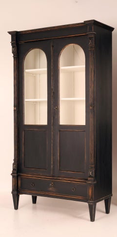 Handbemalter Vitrinenschrank aus massivem Kiefernholz aus dem 19.