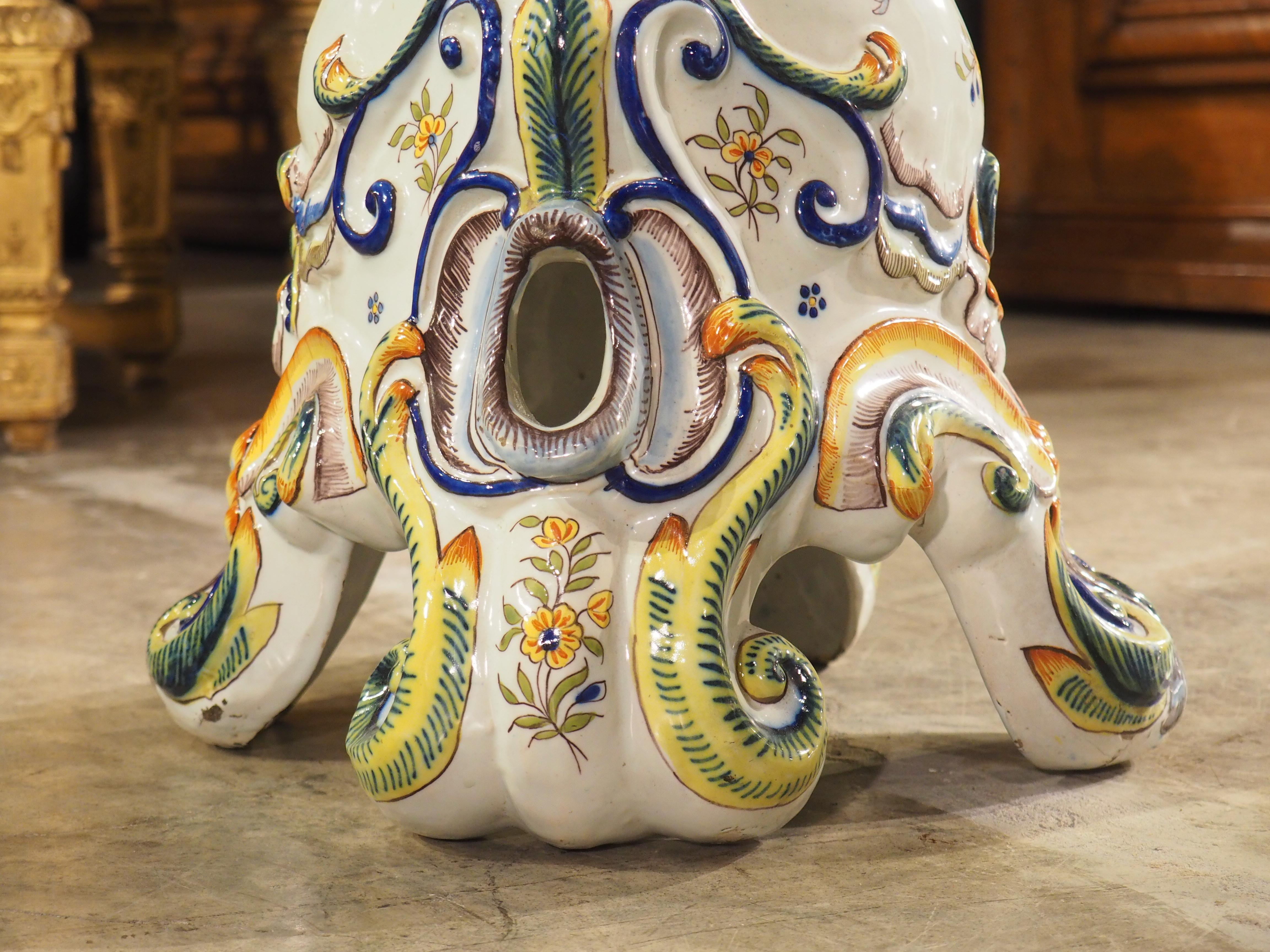 Jardinera de loza pintada a mano del siglo XIX sobre pedestal de Boulogne, Francia en venta 6