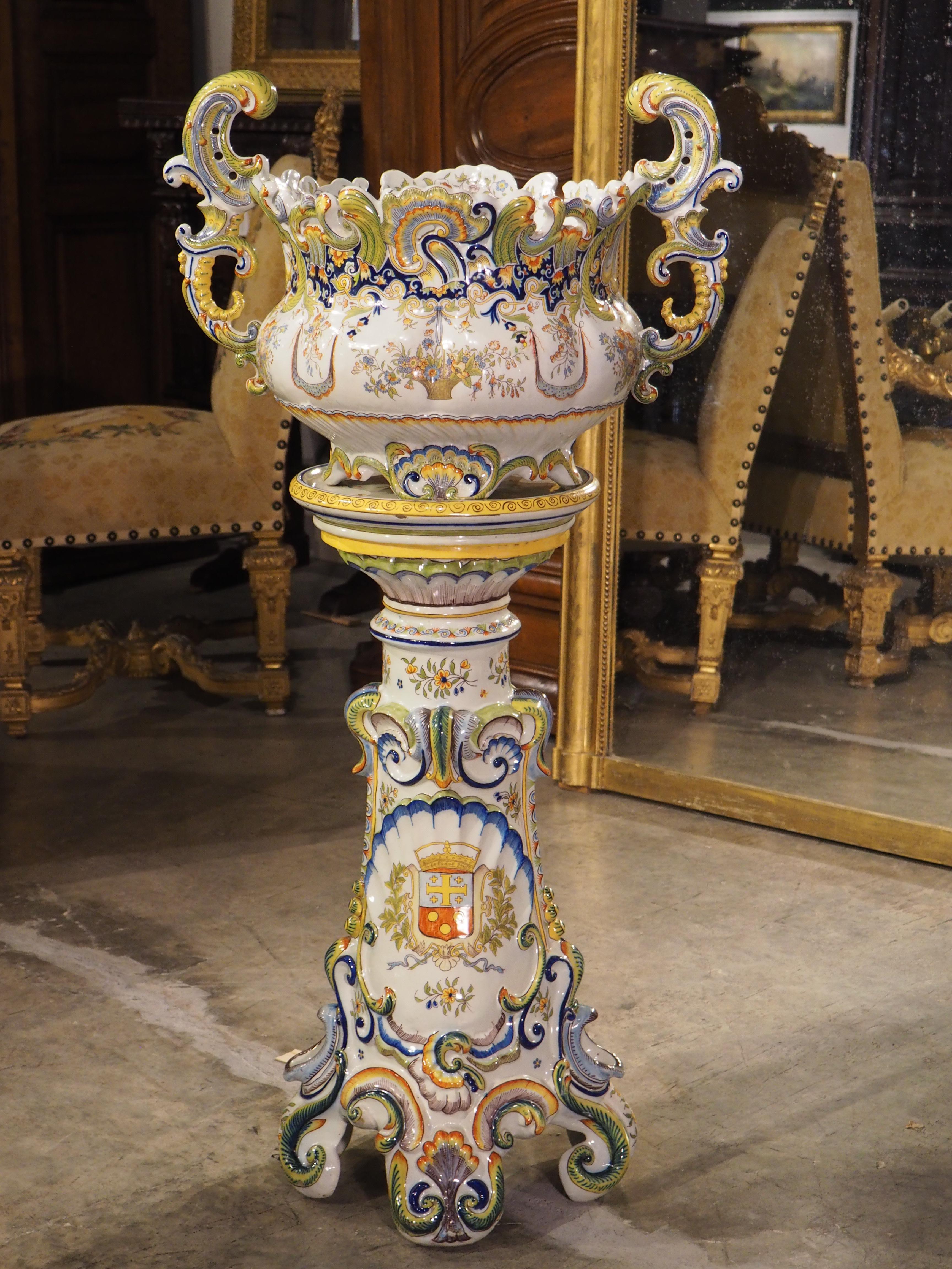 Jardinera de loza pintada a mano del siglo XIX sobre pedestal de Boulogne, Francia en venta 9