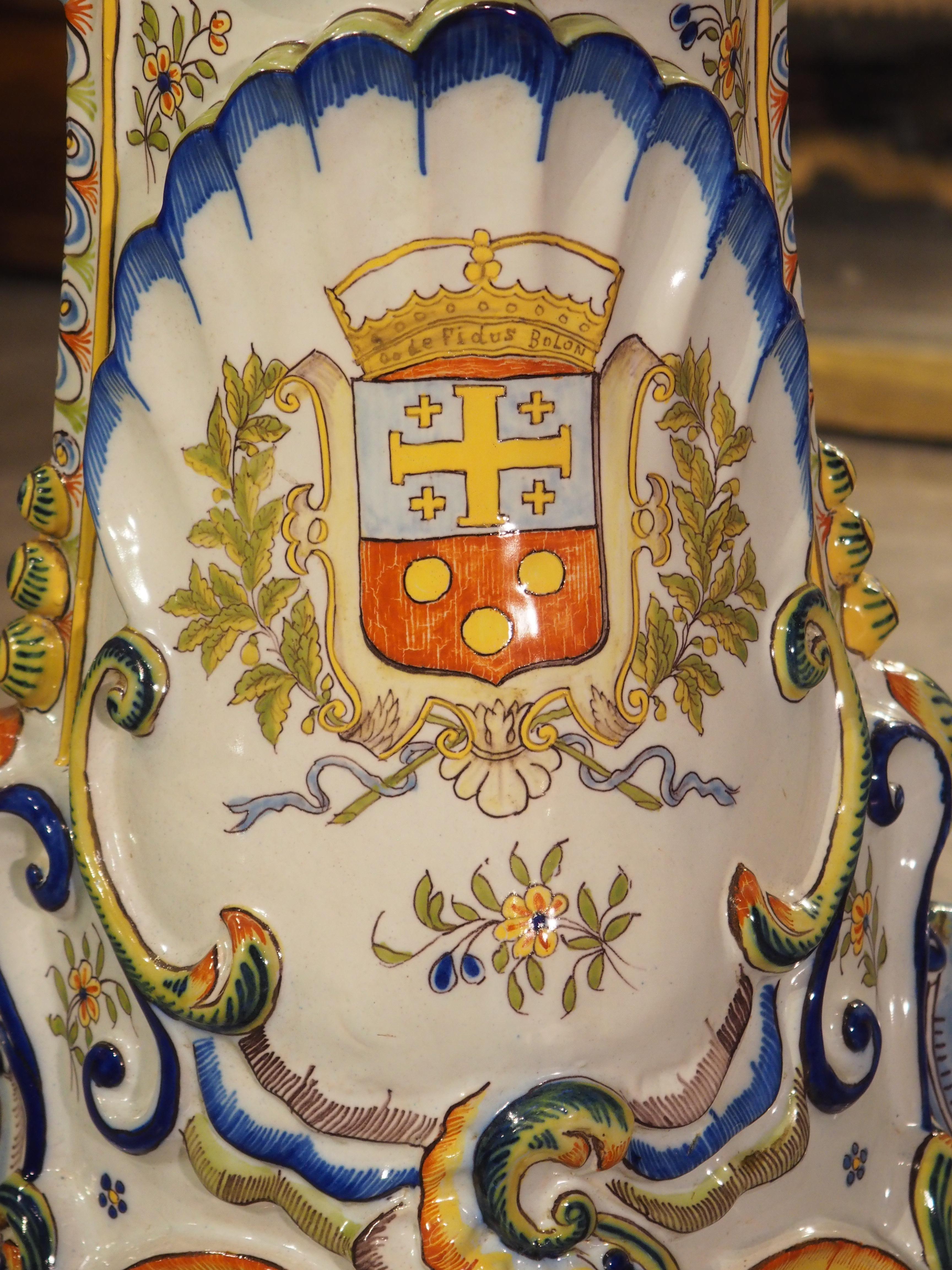 Jardinera de loza pintada a mano del siglo XIX sobre pedestal de Boulogne, Francia en venta 11