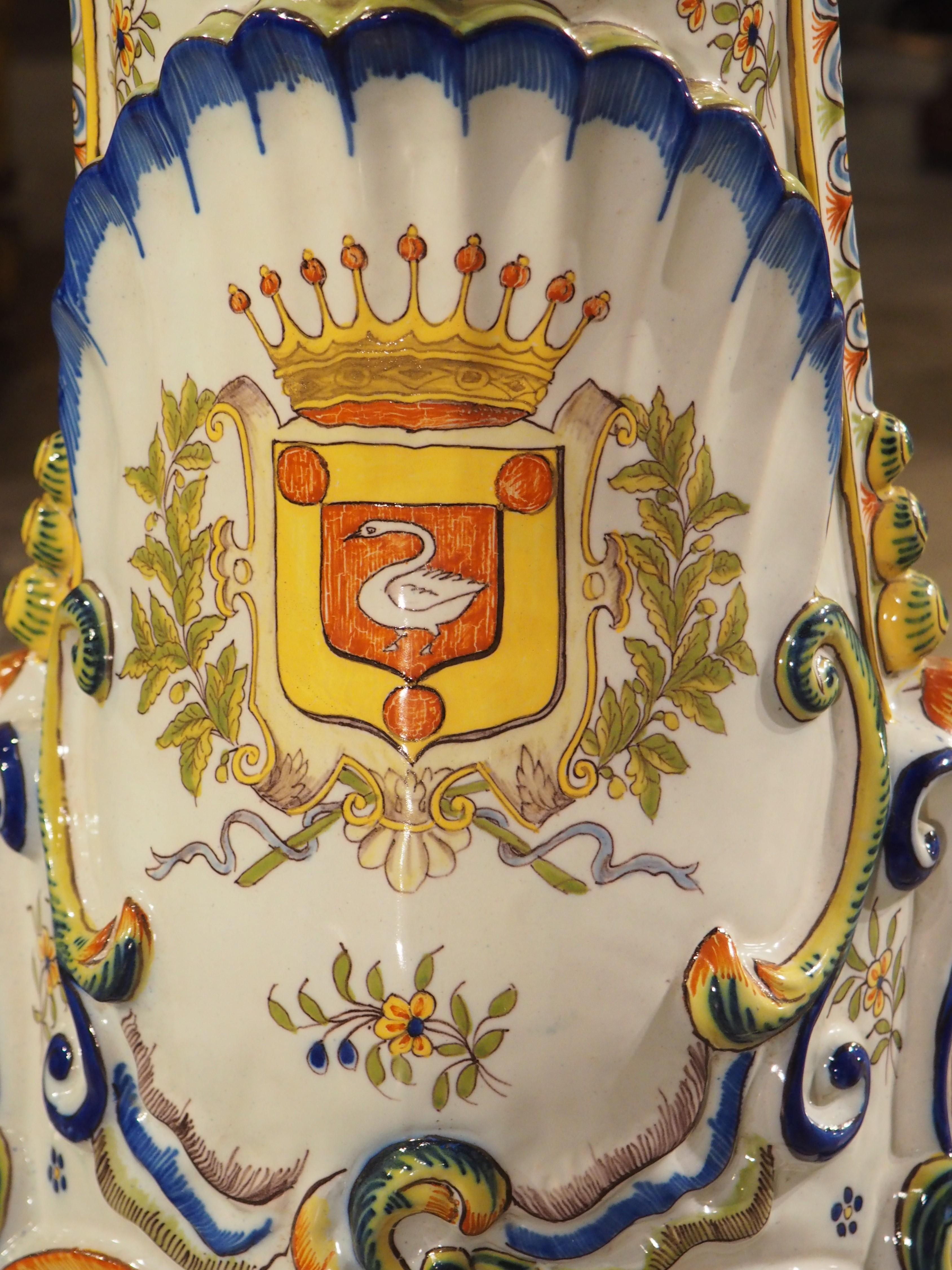 Jardinera de loza pintada a mano del siglo XIX sobre pedestal de Boulogne, Francia Pintado a mano en venta