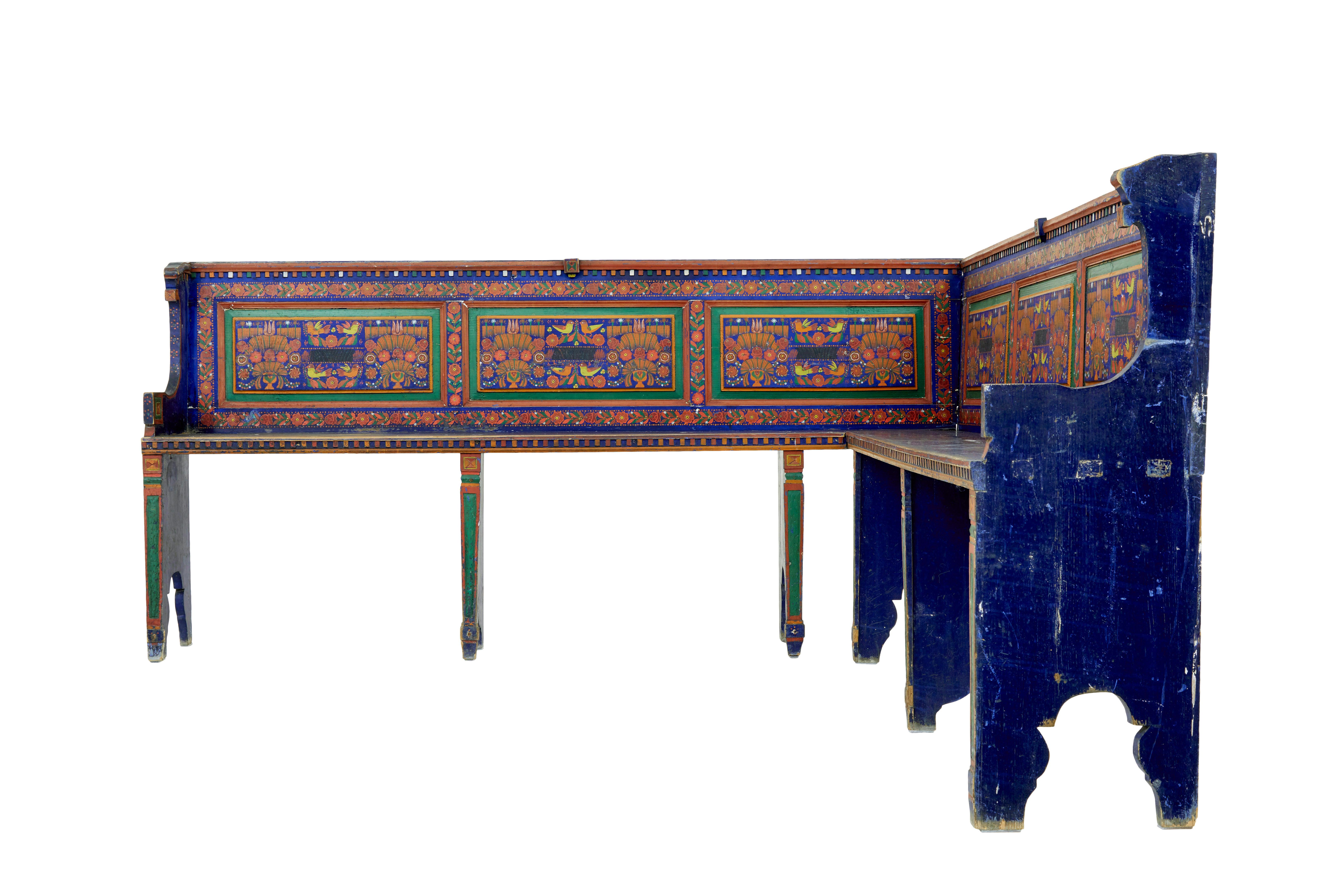 Sculpté à la main Siège d'angle d'art populaire peint à la main au 19e siècle en vente