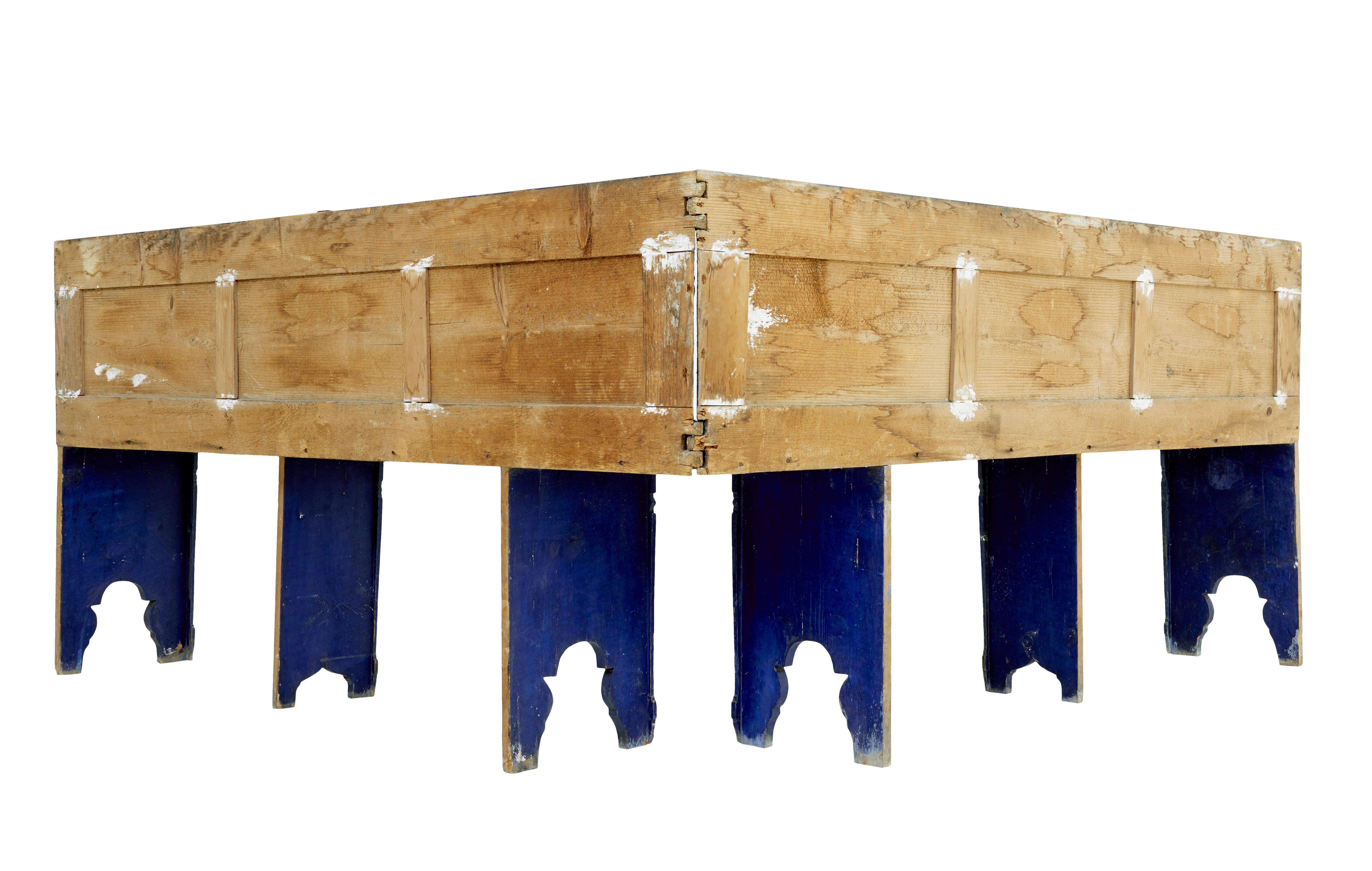 Siège d'angle d'art populaire peint à la main au 19e siècle Bon état - En vente à Debenham, Suffolk