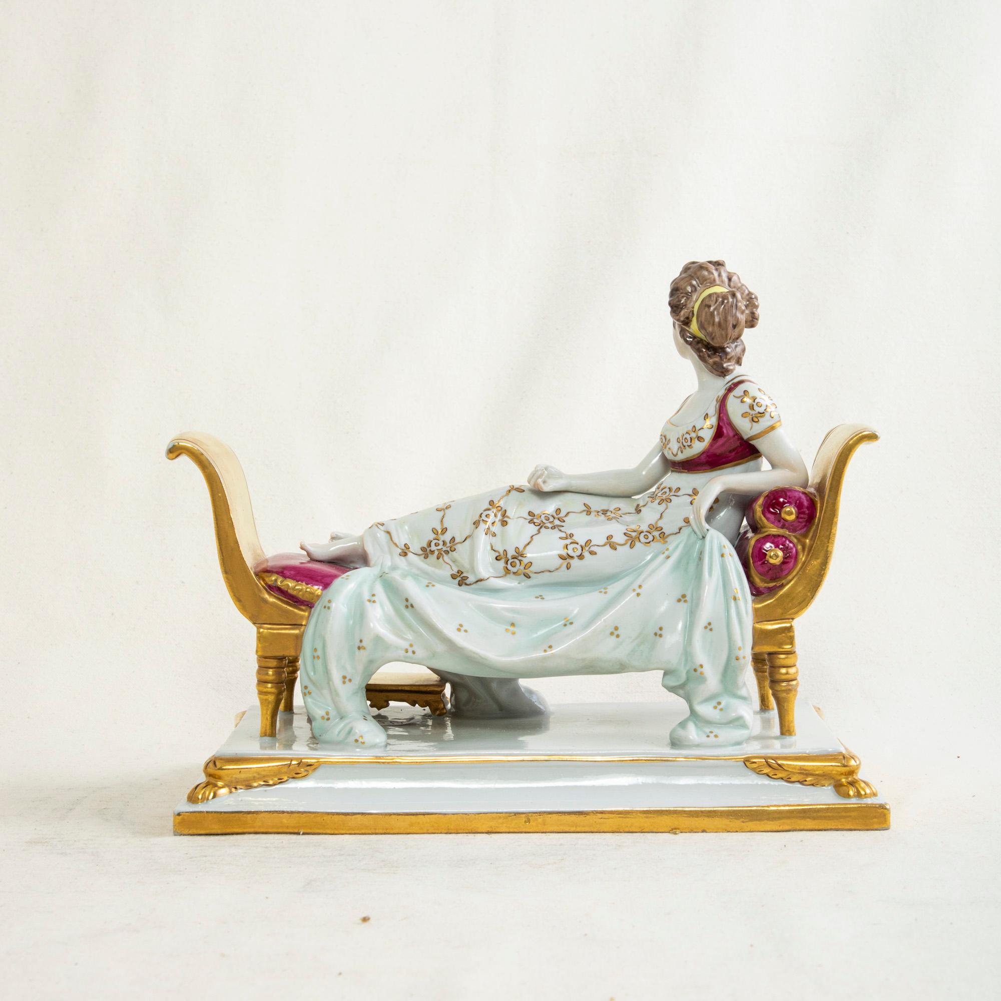 Sculpture de Madame Juliette Recamier en porcelaine française peinte à la main du 19ème siècle Bon état à Fayetteville, AR