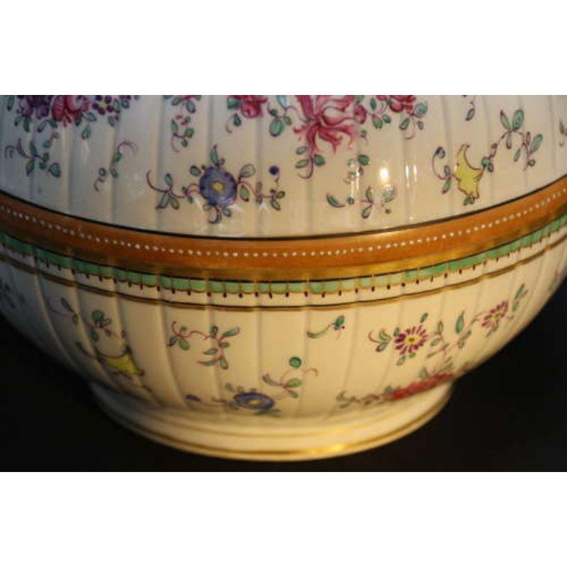 Vase en porcelaine française peint à la main par Samson de Paris, datant d'environ 1890 en vente 10