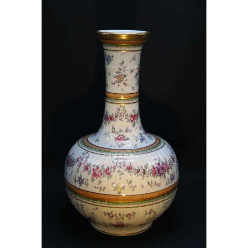 Porcelaine Vase en porcelaine française peint à la main par Samson de Paris, datant d'environ 1890 en vente