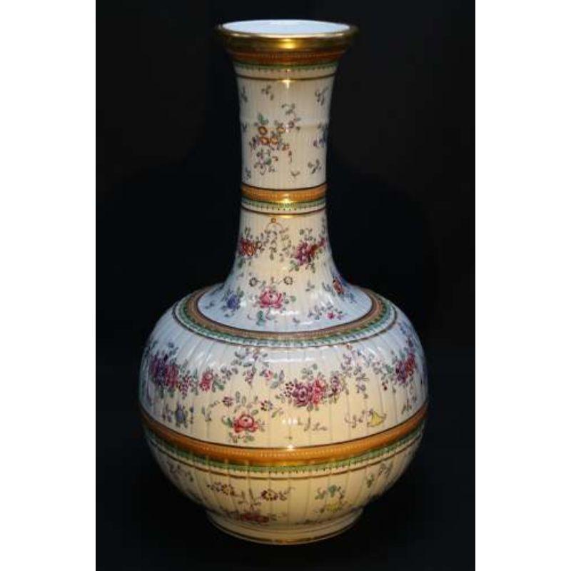 Vase en porcelaine française peint à la main par Samson de Paris, datant d'environ 1890 en vente 2
