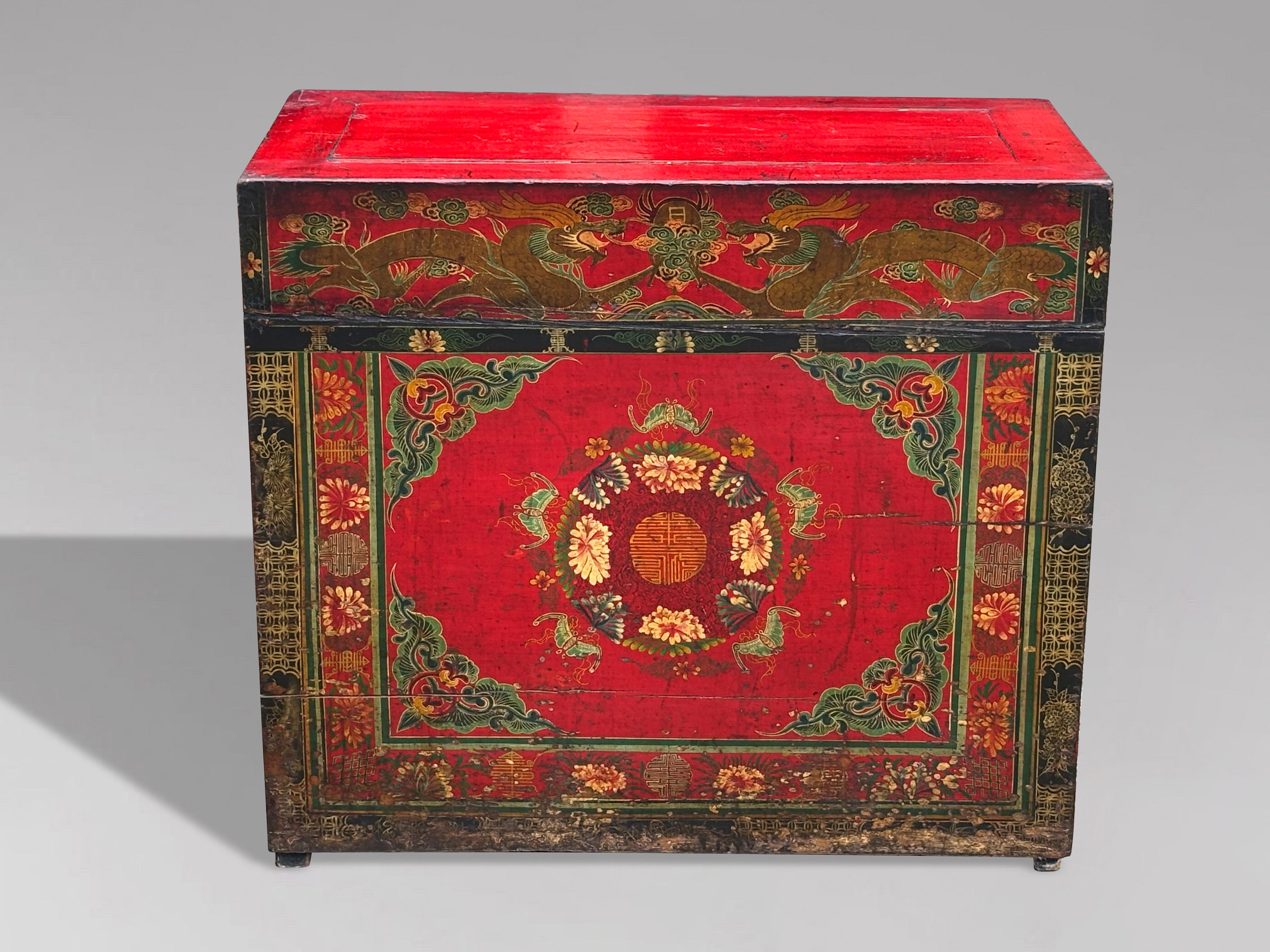 Peint à la main Meuble de rangement tibétain Gansu peint à la main du 19ème siècle en vente