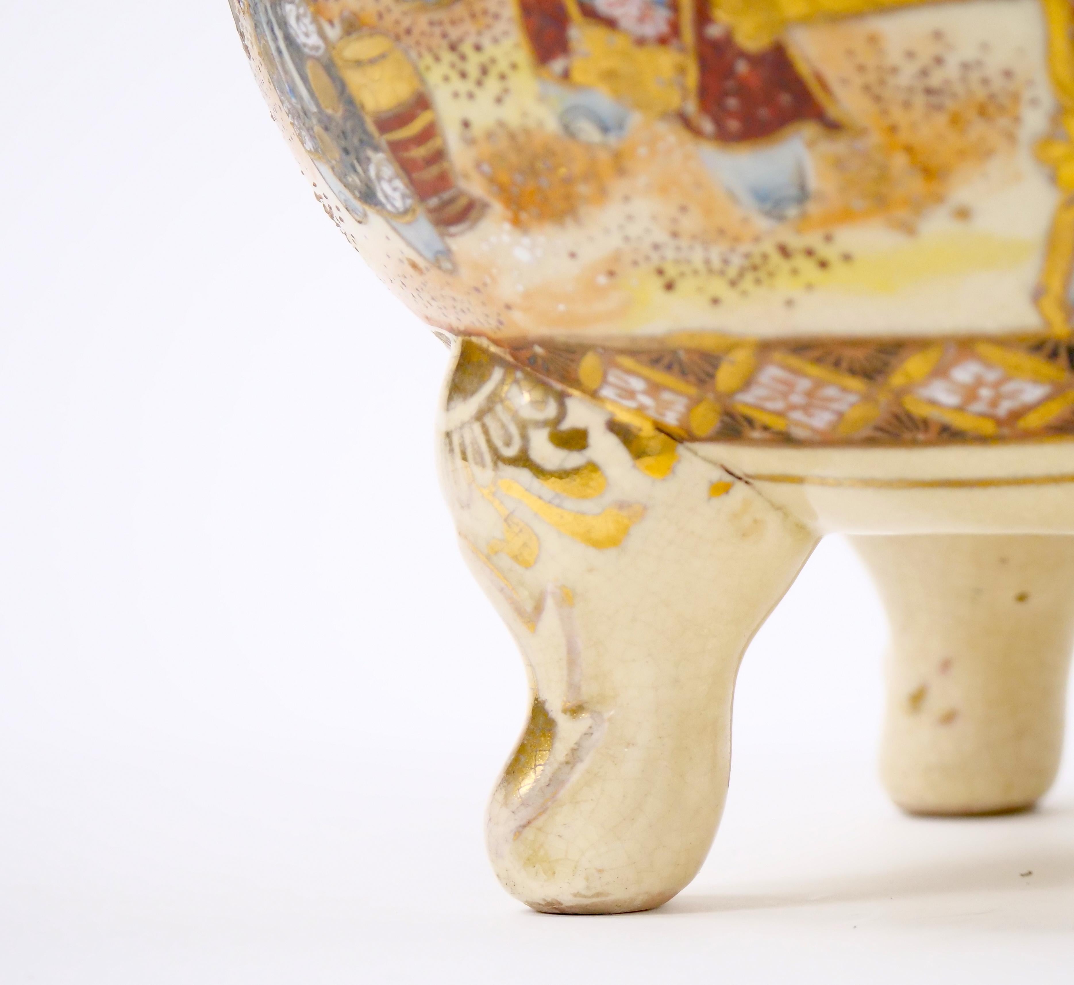 19th Century Hand Painted / Gilt Footed Satsuma Vase For Sale 4